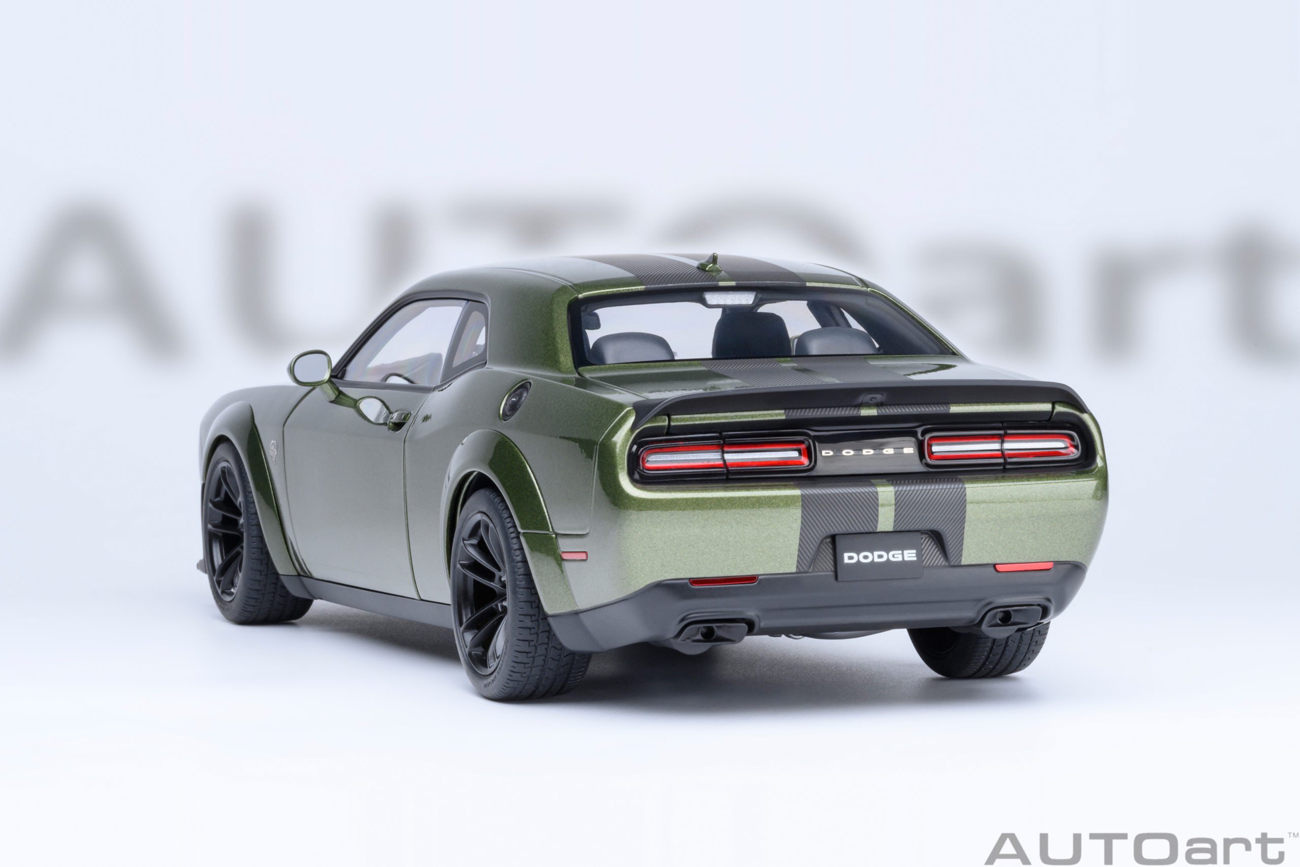 AUTOart Dodge Challenger SRT Jailbreak 2022 1:18 - F8 Green - Image 20