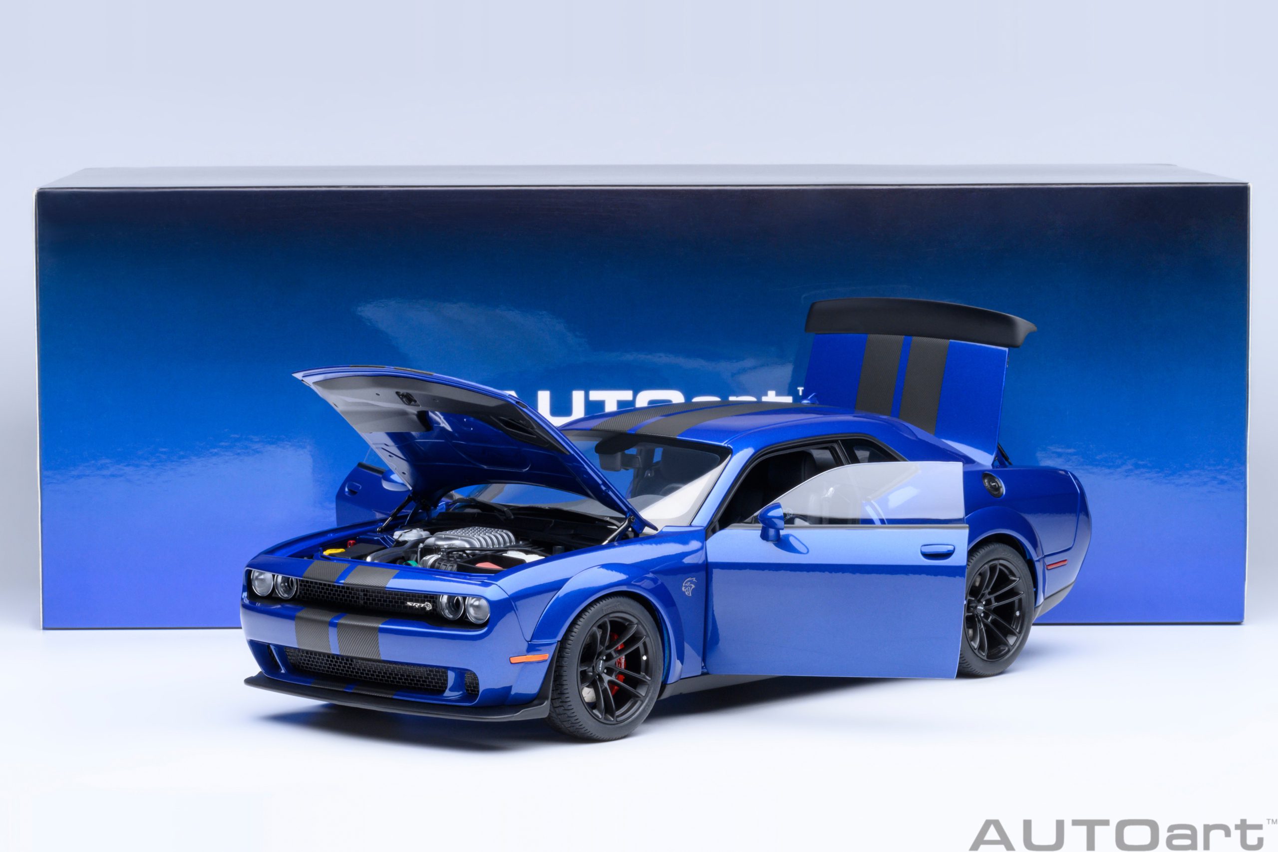 AUTOart Dodge Challenger SRT Jailbreak 2022 1:18 - Indigo Blue - Imagen 21