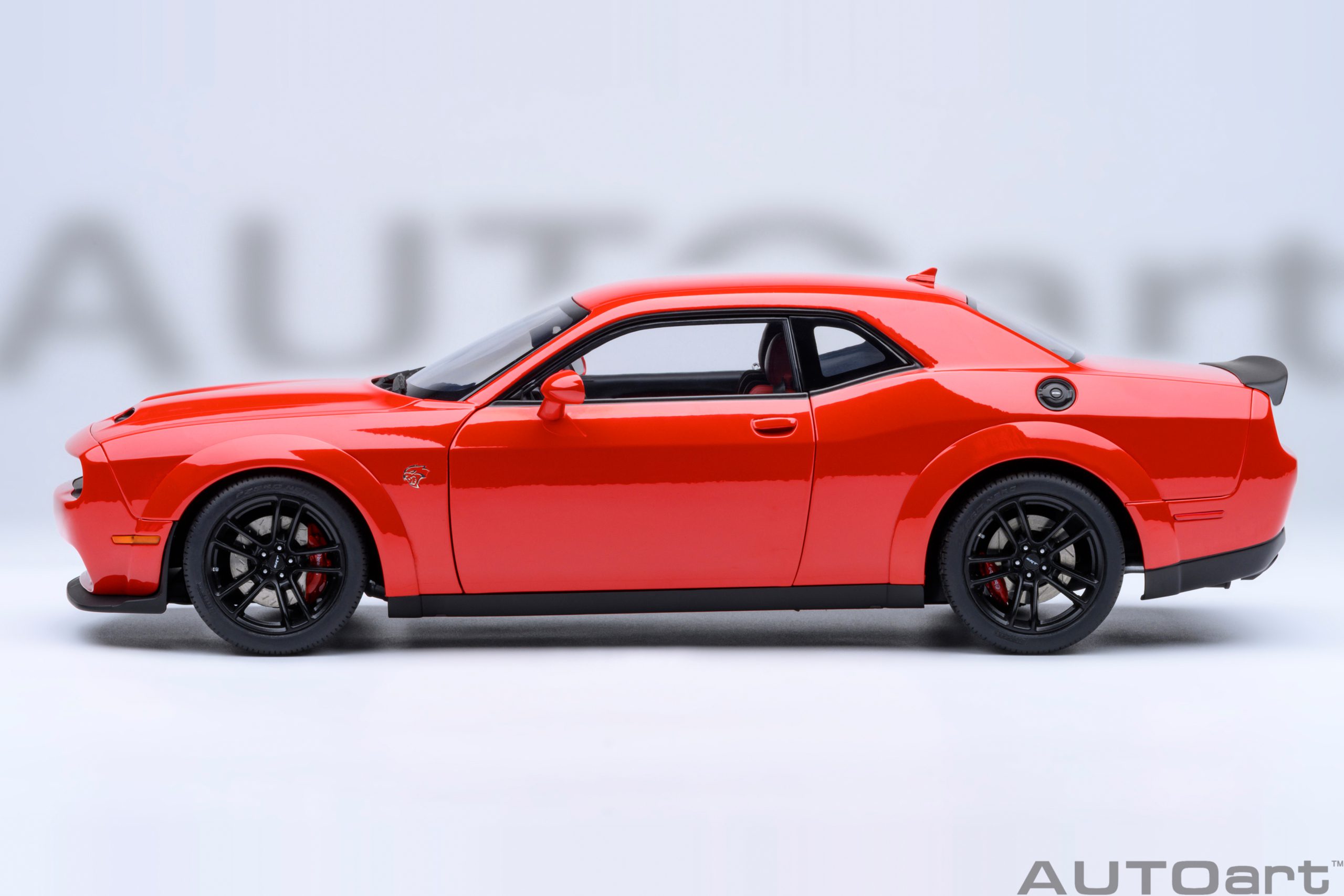 AUTOart Dodge Challenger SRT Jailbreak 2022 1:18 - TorRed - Imagen 3
