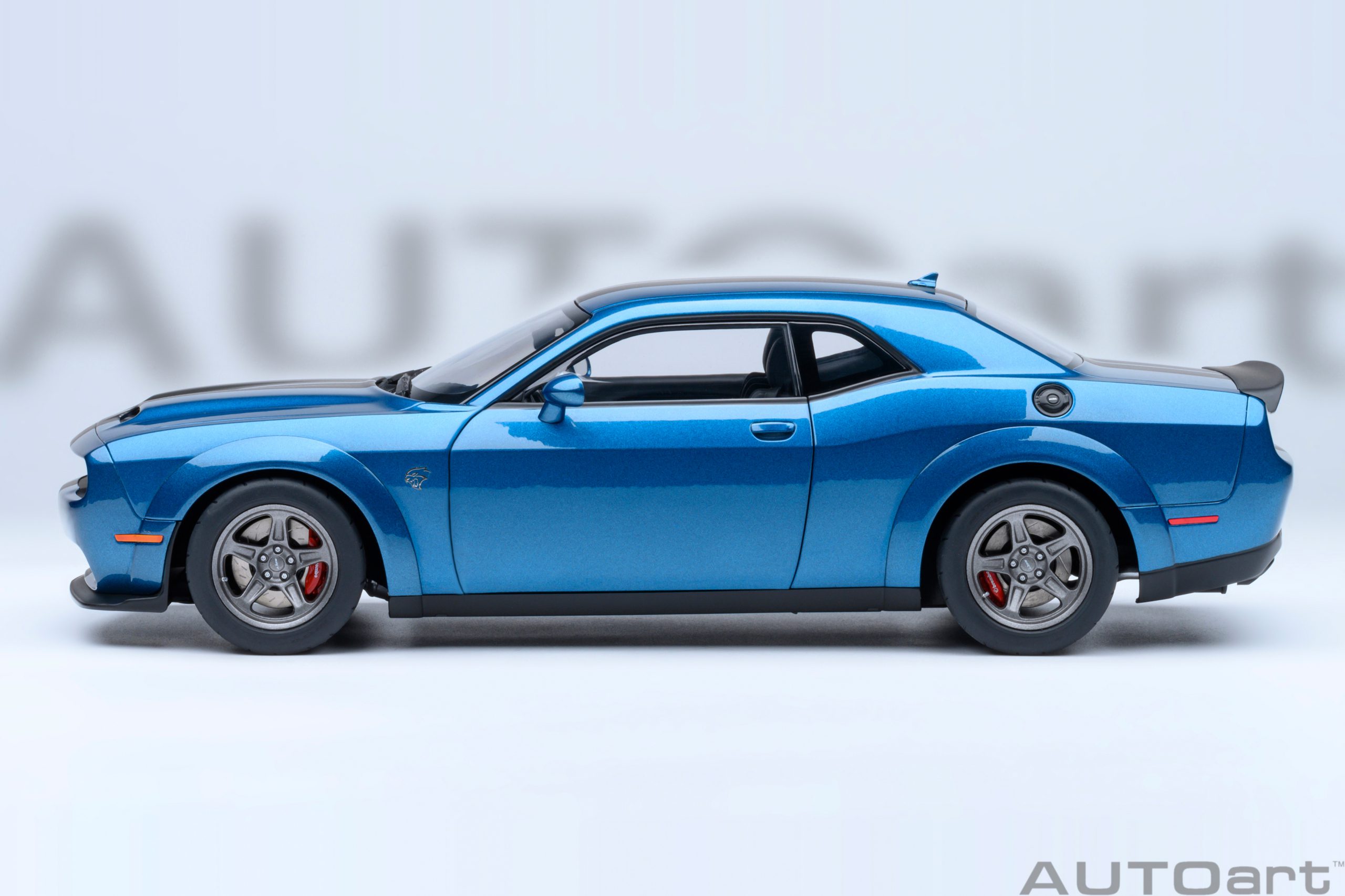 AUTOart Dodge Challenger SRT Super Stock 2023 1:18 - Frostbite - Image 3