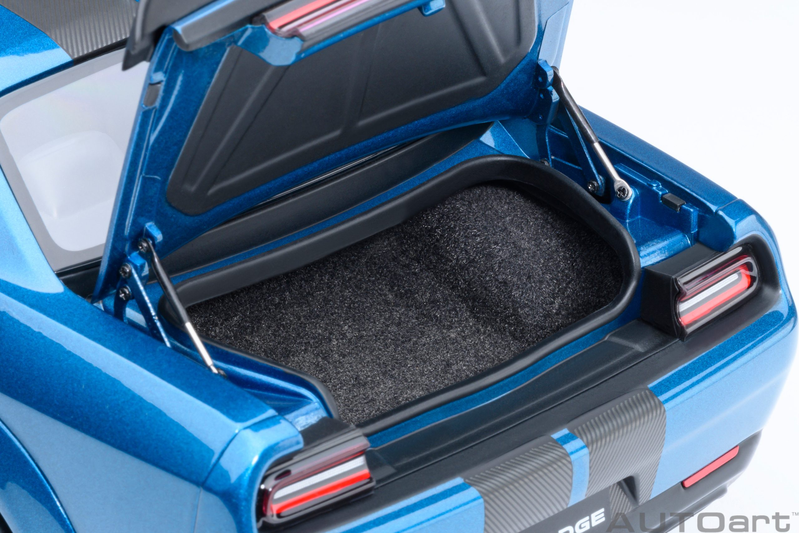 AUTOart Dodge Challenger SRT Super Stock 2023 1:18 - Frostbite - Image 13