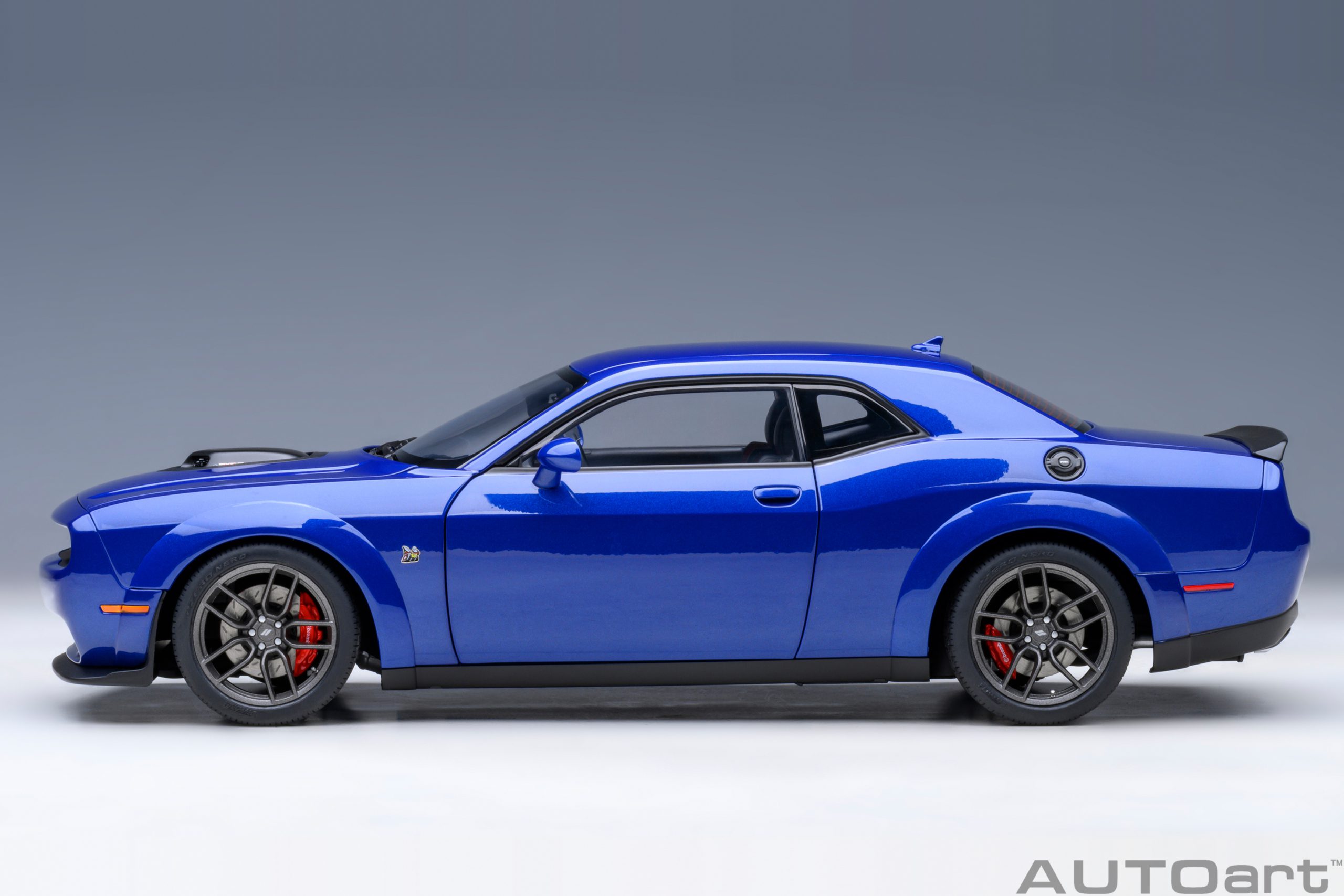 AUTOart Dodge Challenger R/T Scat Pack Shaker Widebody 2022 1:18 - Immagine 3
