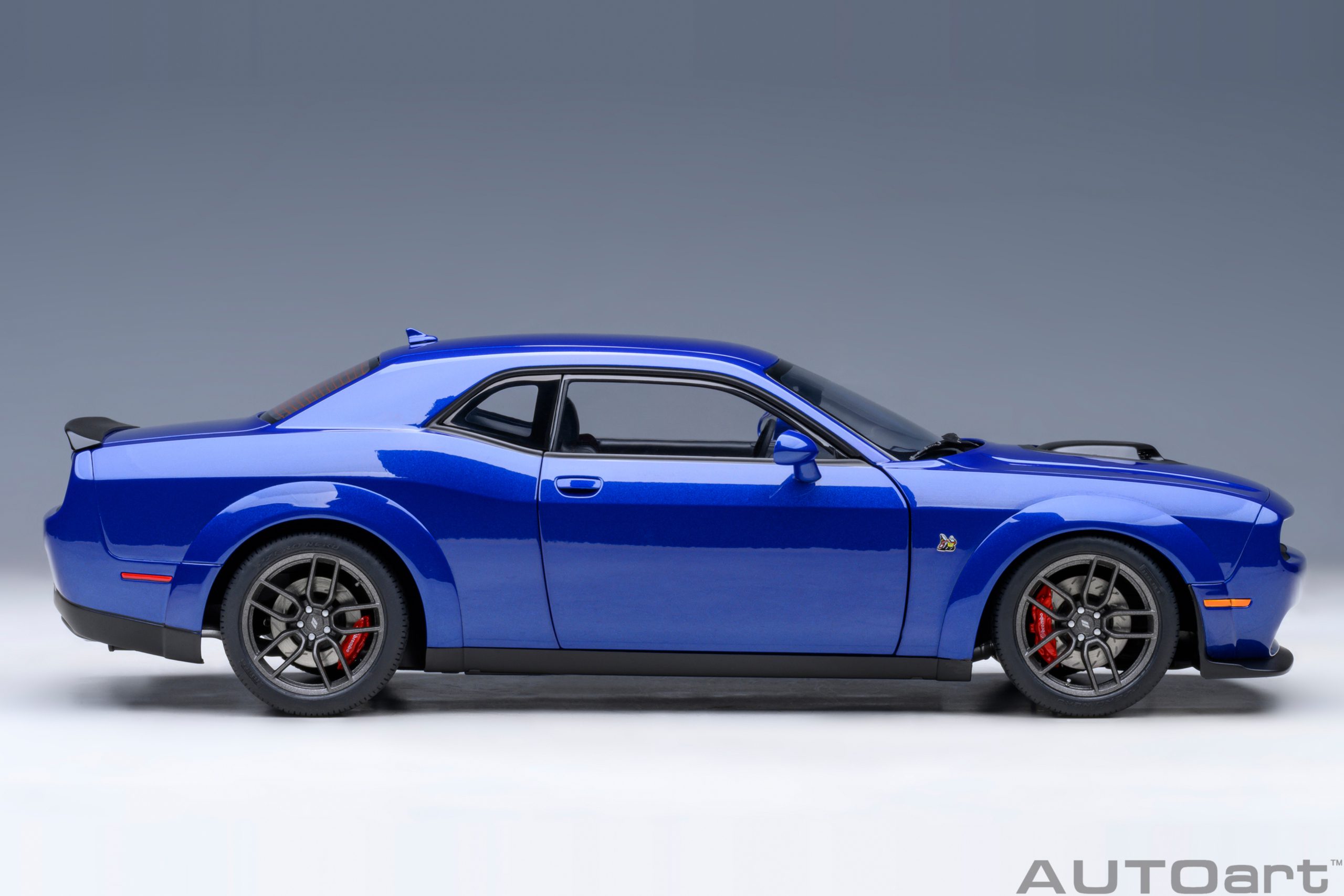 AUTOart Dodge Challenger R/T Scat Pack Shaker Widebody 2022 1:18 - Immagine 4