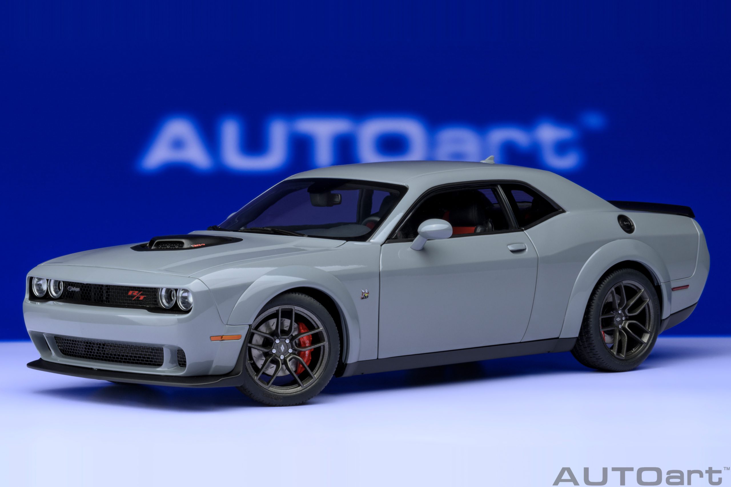 AUTOart Dodge Challenger R/T SCAT PACK SHAKER WIDEBODY 2022 1:18