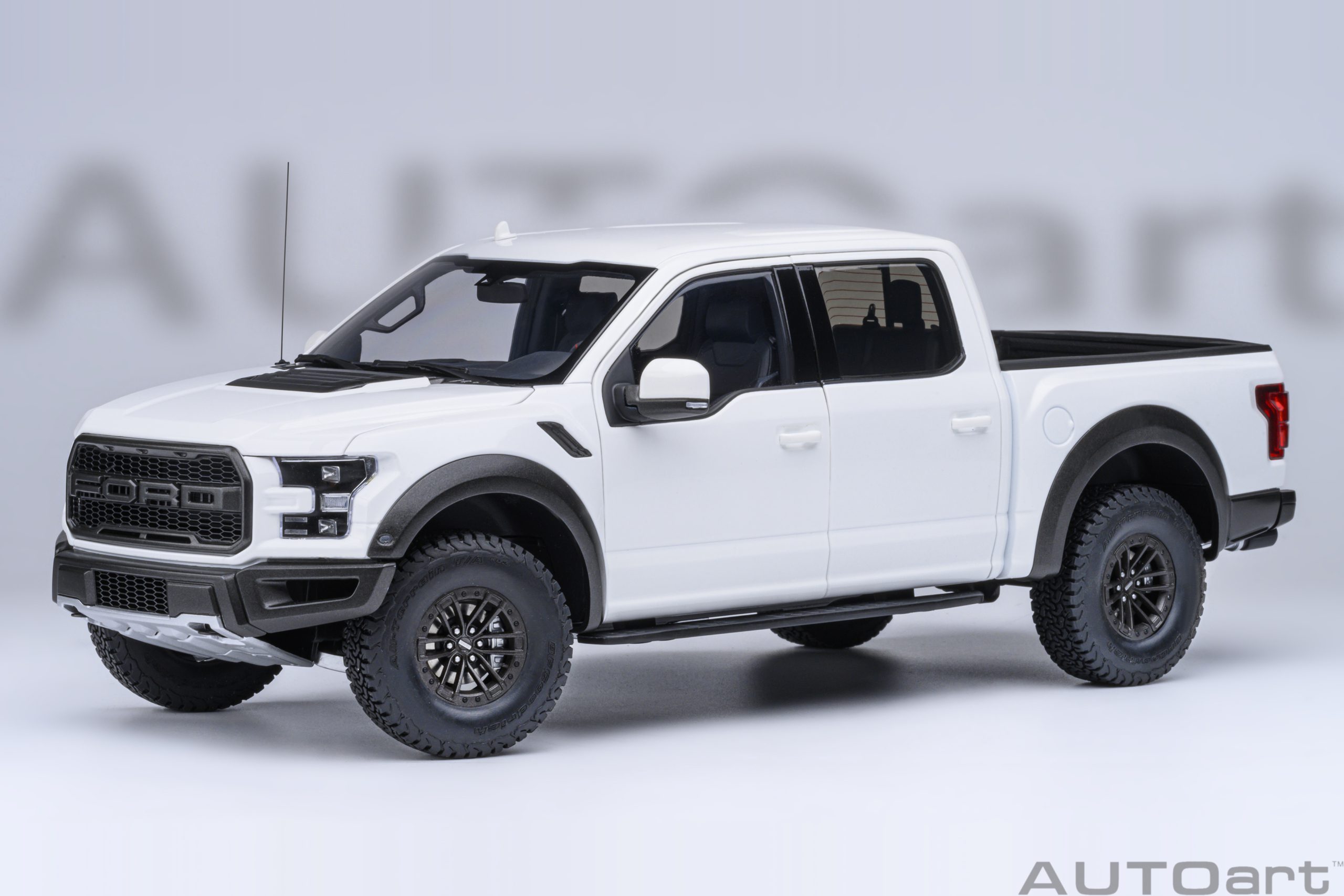 أوتو آرت فورد F-150 رابتور سوبركرو 2019 1:18 - أبيض أكسفورد