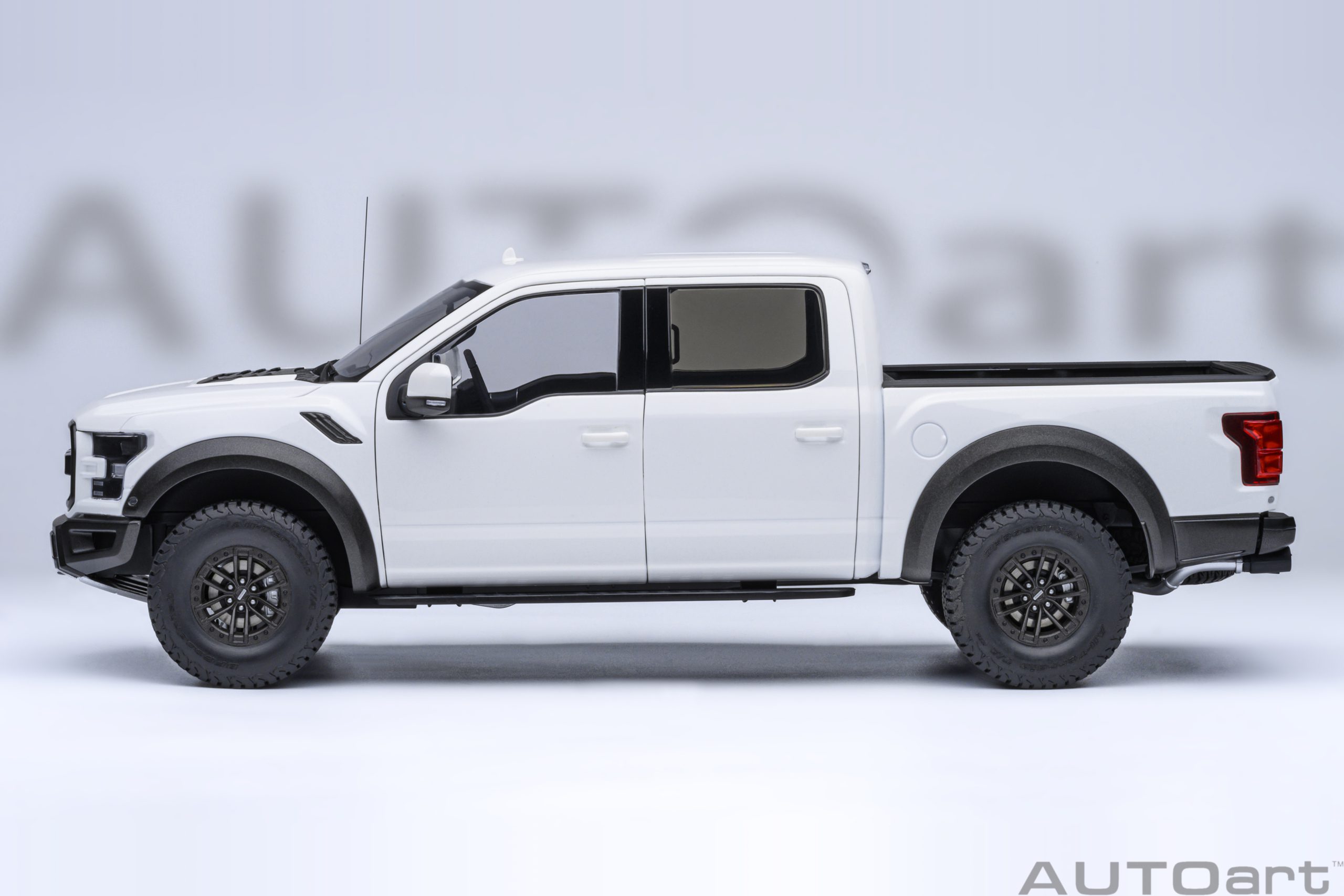 AUTOart Ford F-150 Raptor Supercrew 2019 1:18 - Oxford White - Image 3