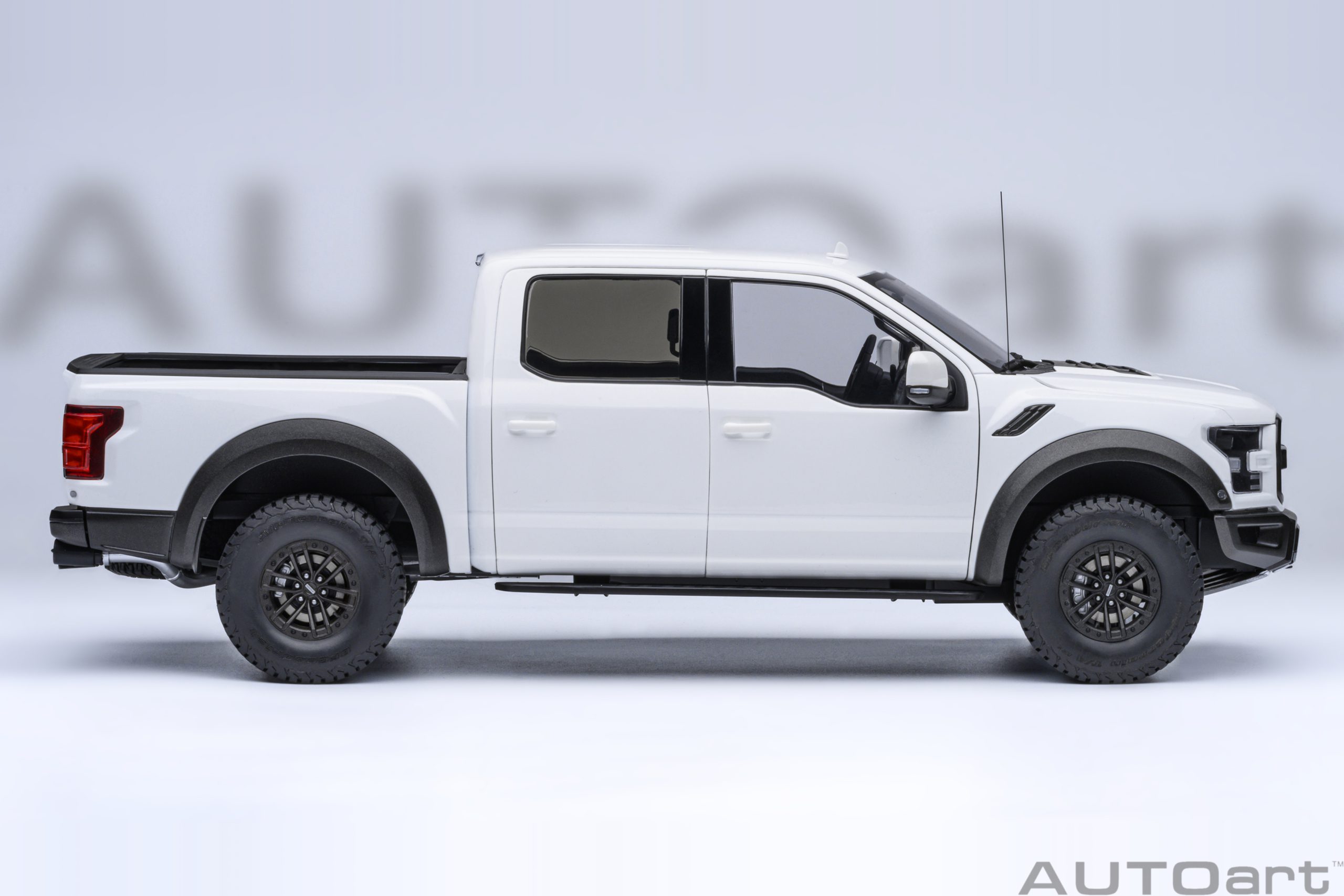 AUTOart Ford F-150 Raptor Supercrew 2019 1:18 - Oxford White - Image 4