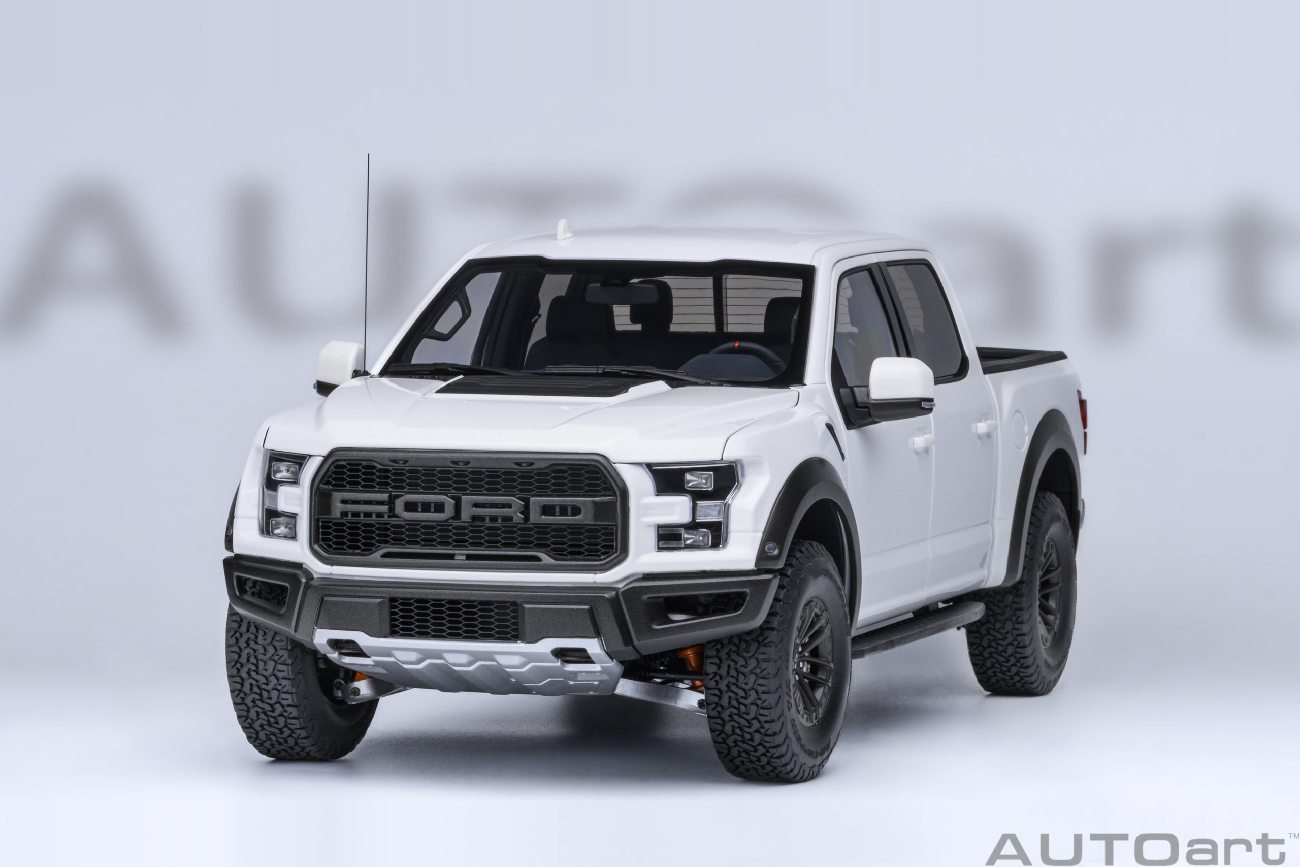 AUTOart Ford F-150 Raptor Supercrew 2019 1:18 - Oxford White - Image 19