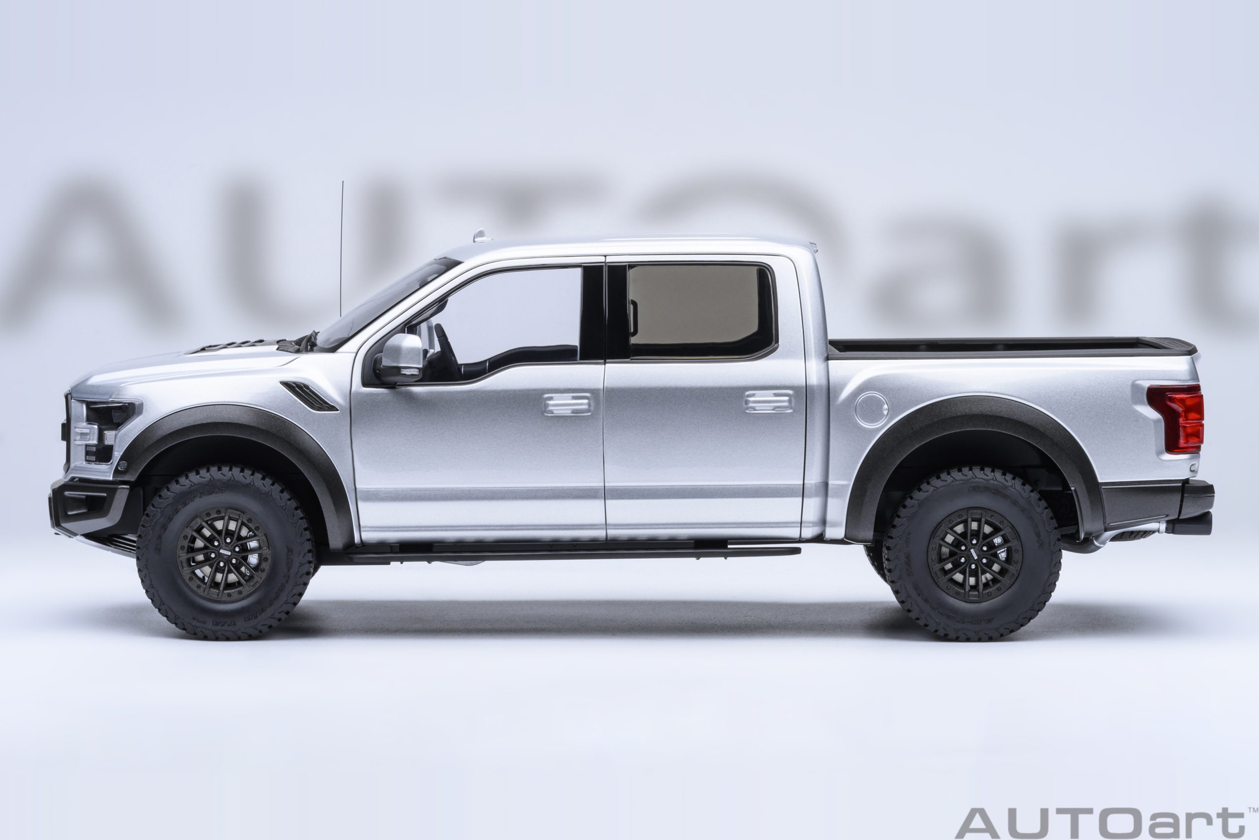 AUTOart Ford F-150 Raptor Supercrew 2019 1:18 - Ingot Silver - 画像3
