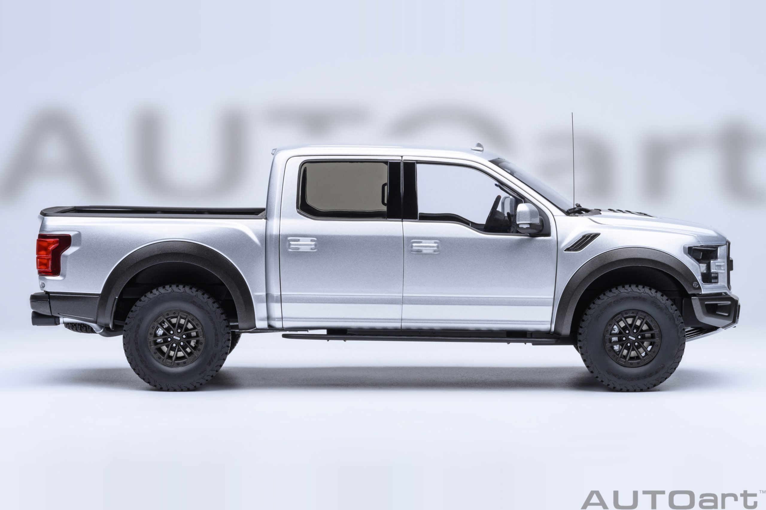 AUTOart Ford F-150 Raptor Supercrew 2019 1:18 - Ingot Silver - 画像4