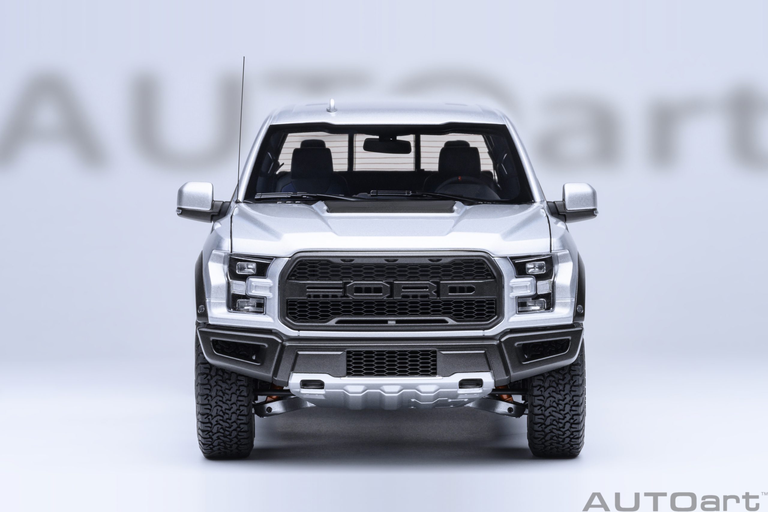 AUTOart Ford F-150 Raptor Supercrew 2019 1:18 - Ingot Silver - 画像5