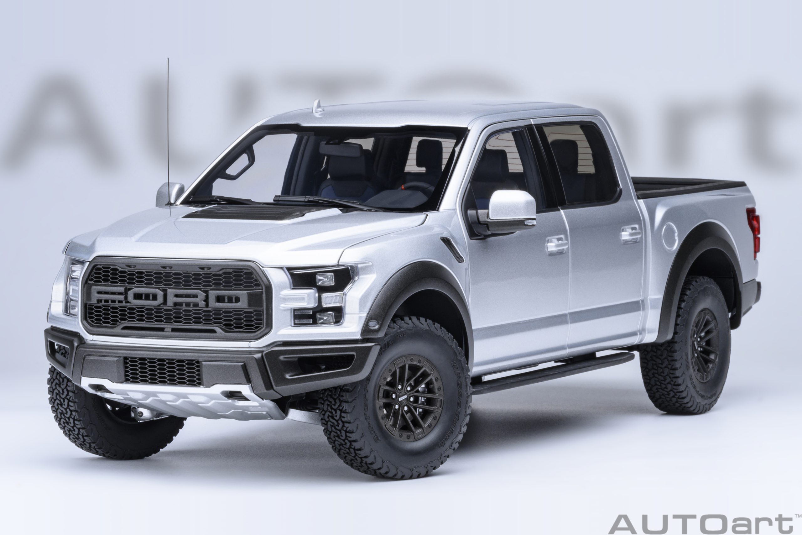 AUTOart Ford F-150 Raptor Supercrew 2019 1:18 - Ingot Silver - 画像17