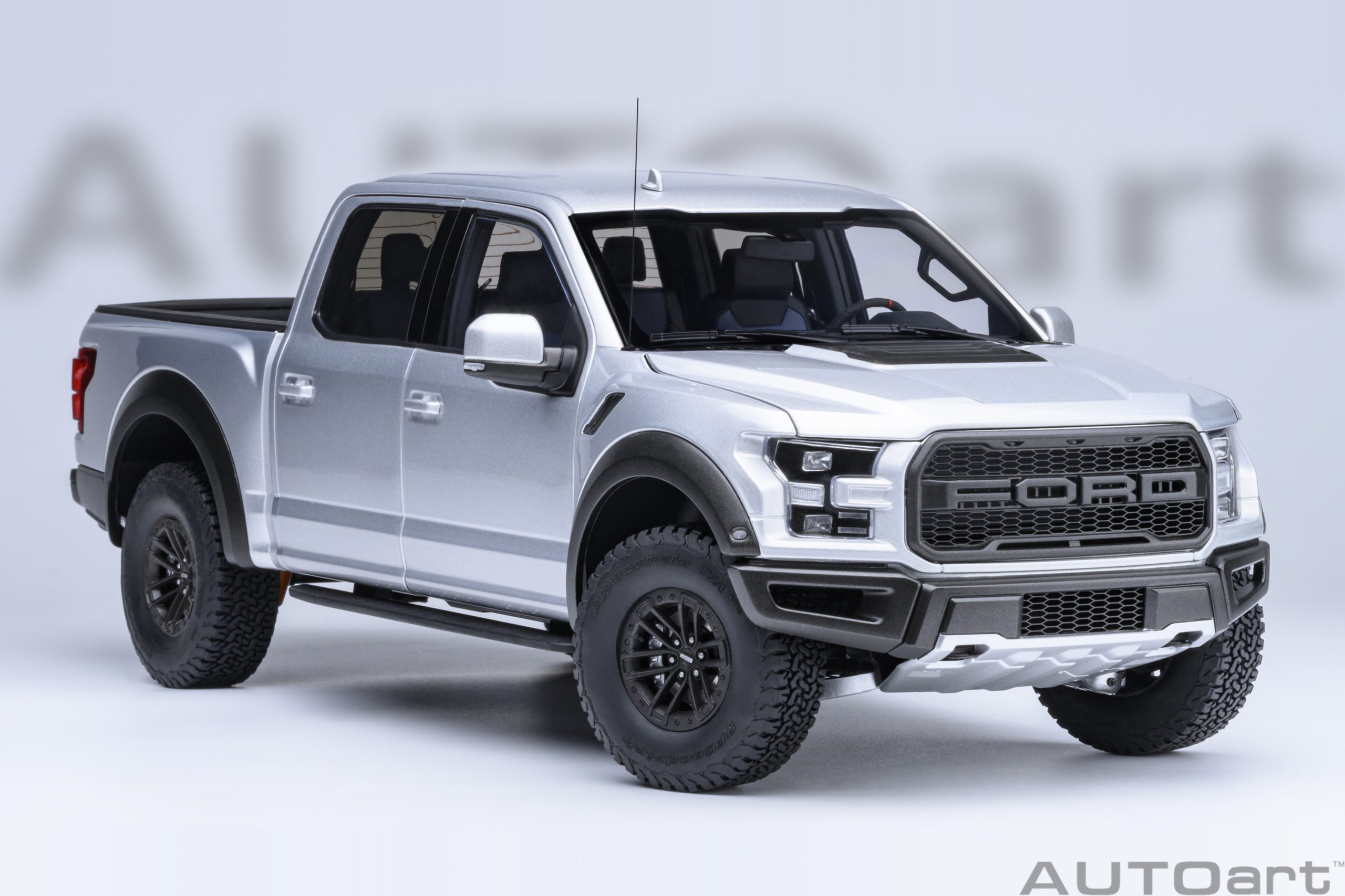 AUTOart Ford F-150 Raptor Supercrew 2019 1:18 - Ingot Silver - 画像18