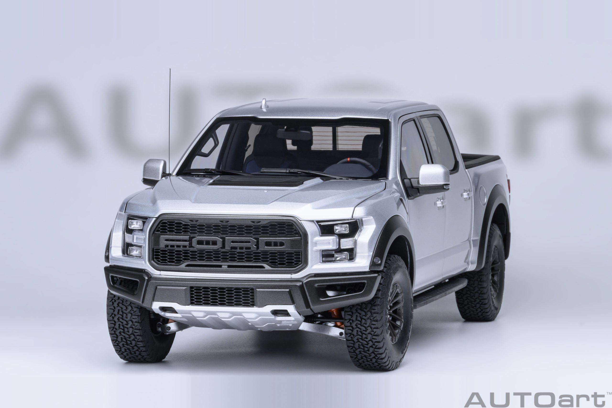 AUTOart Ford F-150 Raptor Supercrew 2019 1:18 - Ingot Silver - 画像19