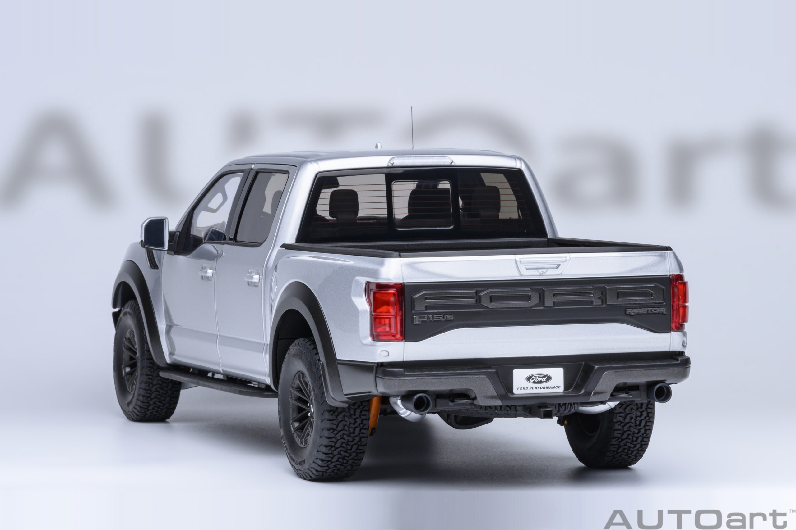 AUTOart Ford F-150 Raptor Supercrew 2019 1:18 - Ingot Silver - 画像20