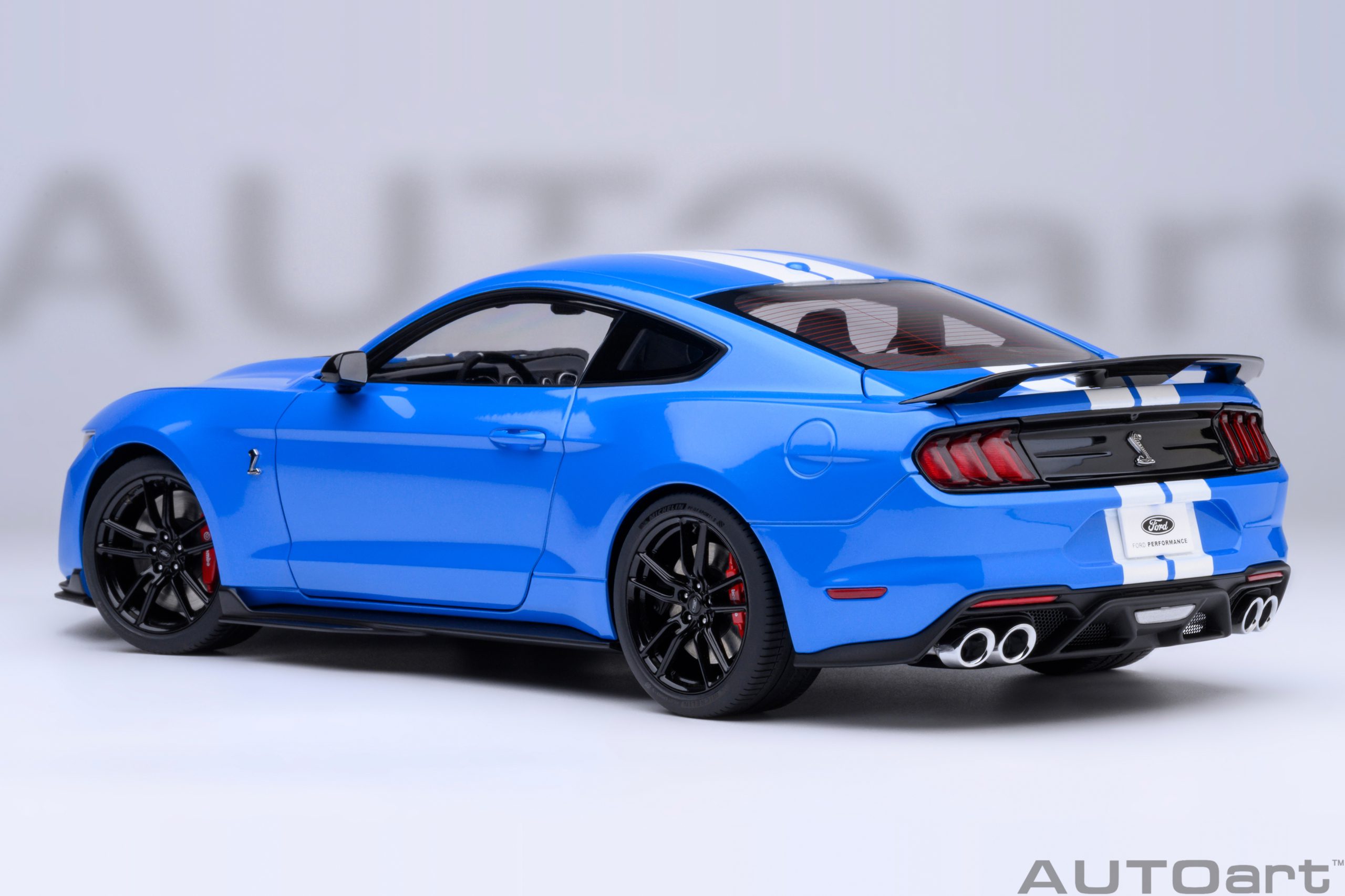 AUTOart Ford Mustang Shelby GT500 1:18 - Grabber Blue - Image 2