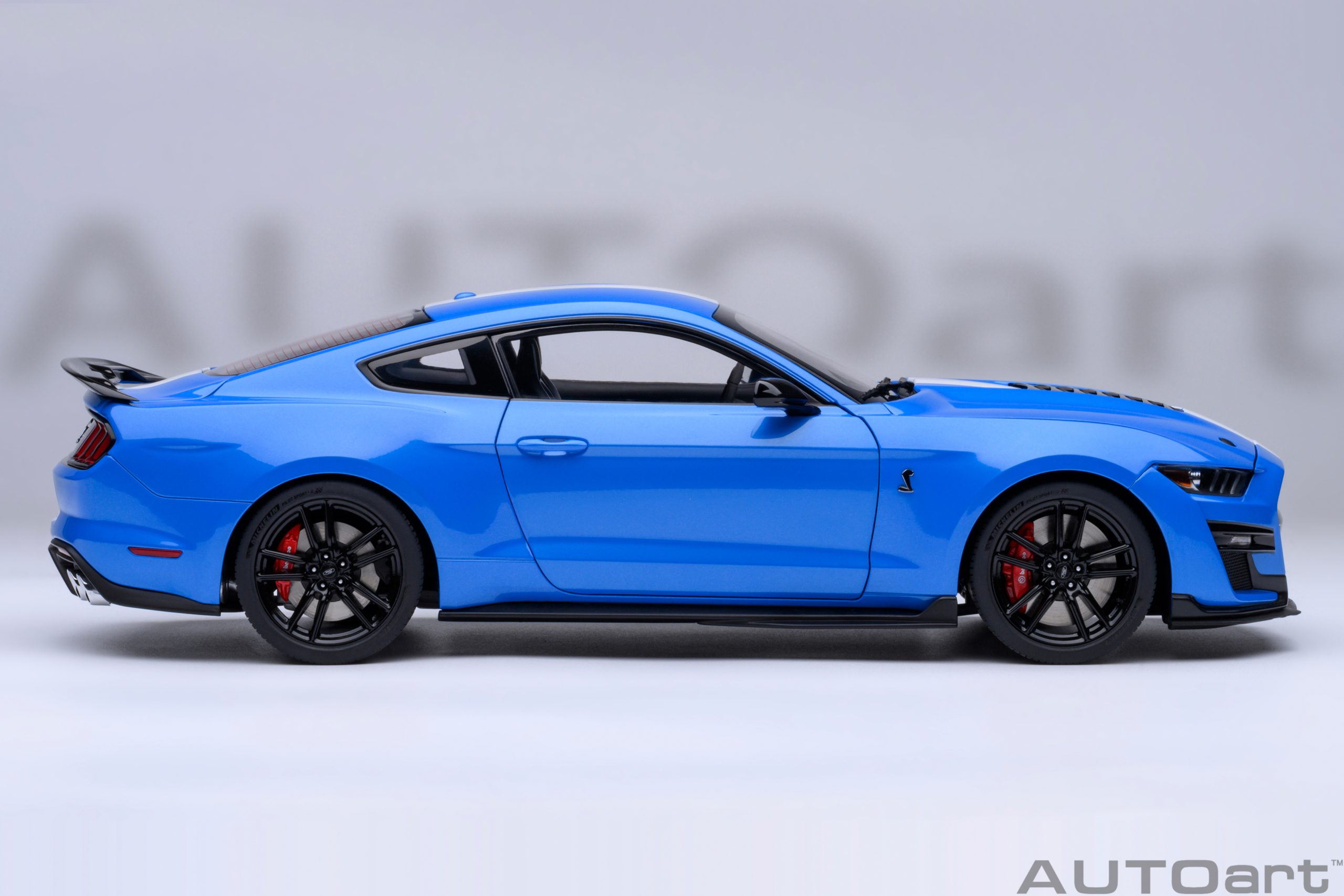 AUTOart Ford Mustang Shelby GT500 1:18 - Grabber Blue - Image 4