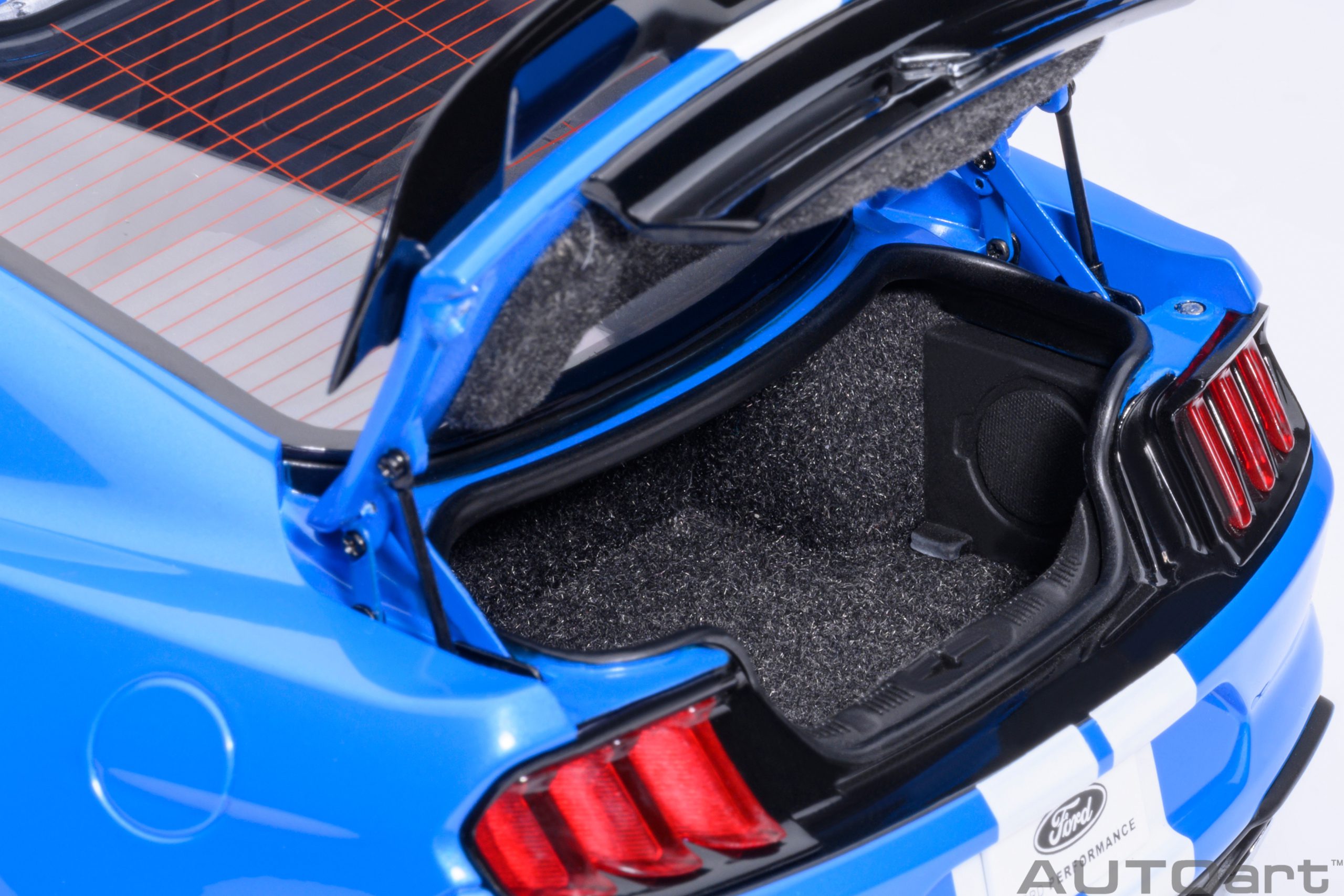 AUTOart Ford Mustang Shelby GT500 1:18 - Grabber Blue - Image 13