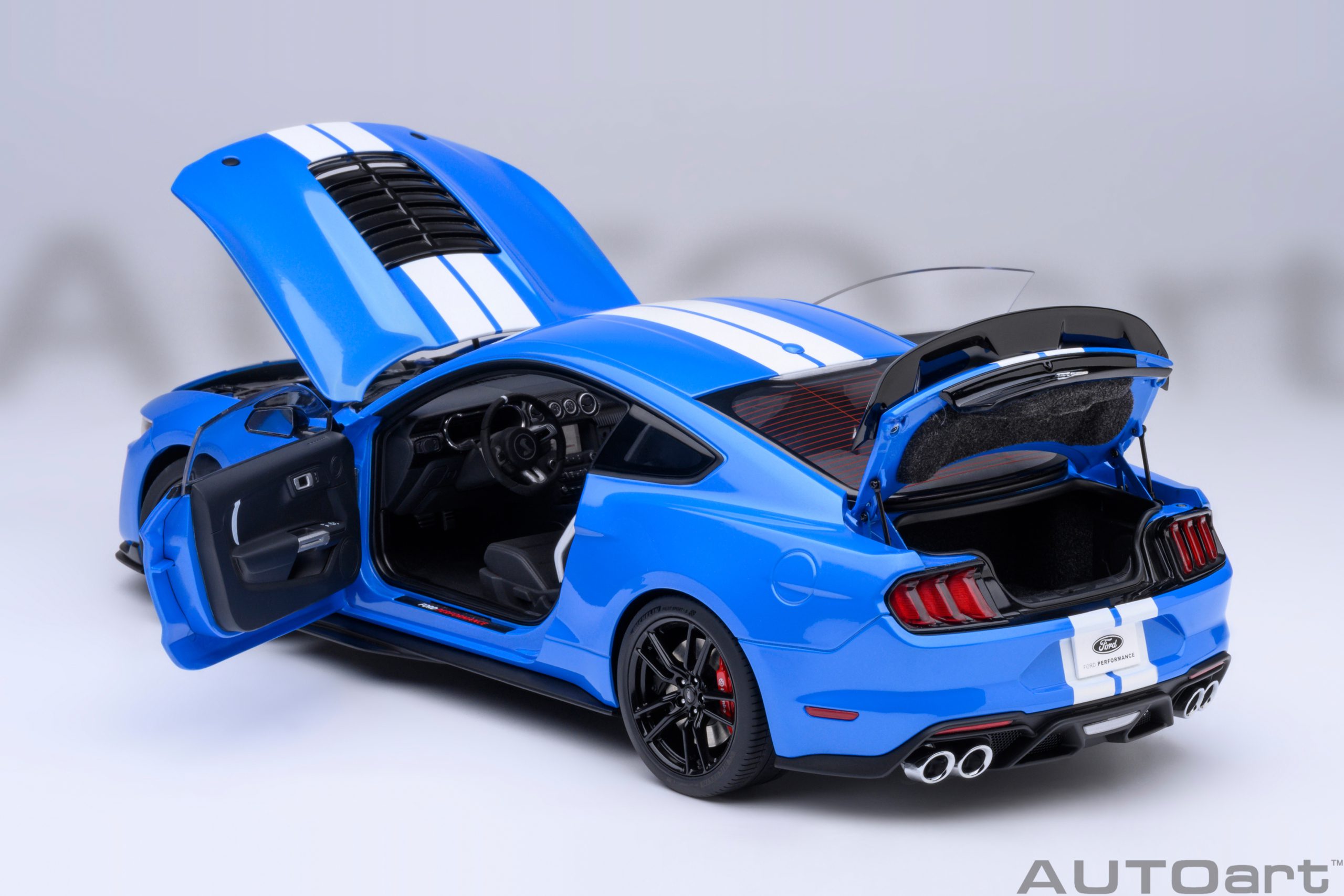 AUTOart Ford Mustang Shelby GT500 1:18 - Grabber Blue - Image 16