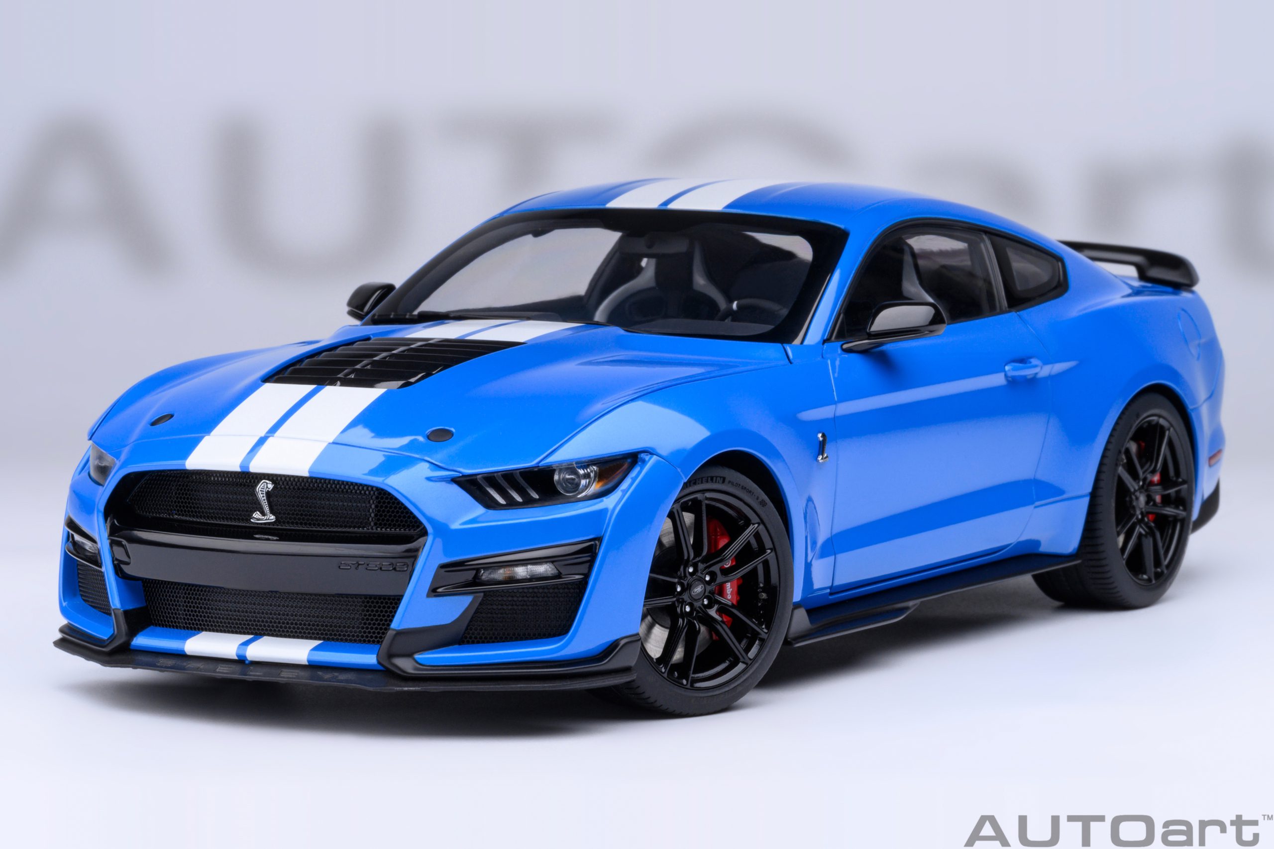 AUTOart Ford Mustang Shelby GT500 1:18 - Grabber Blue - Image 17