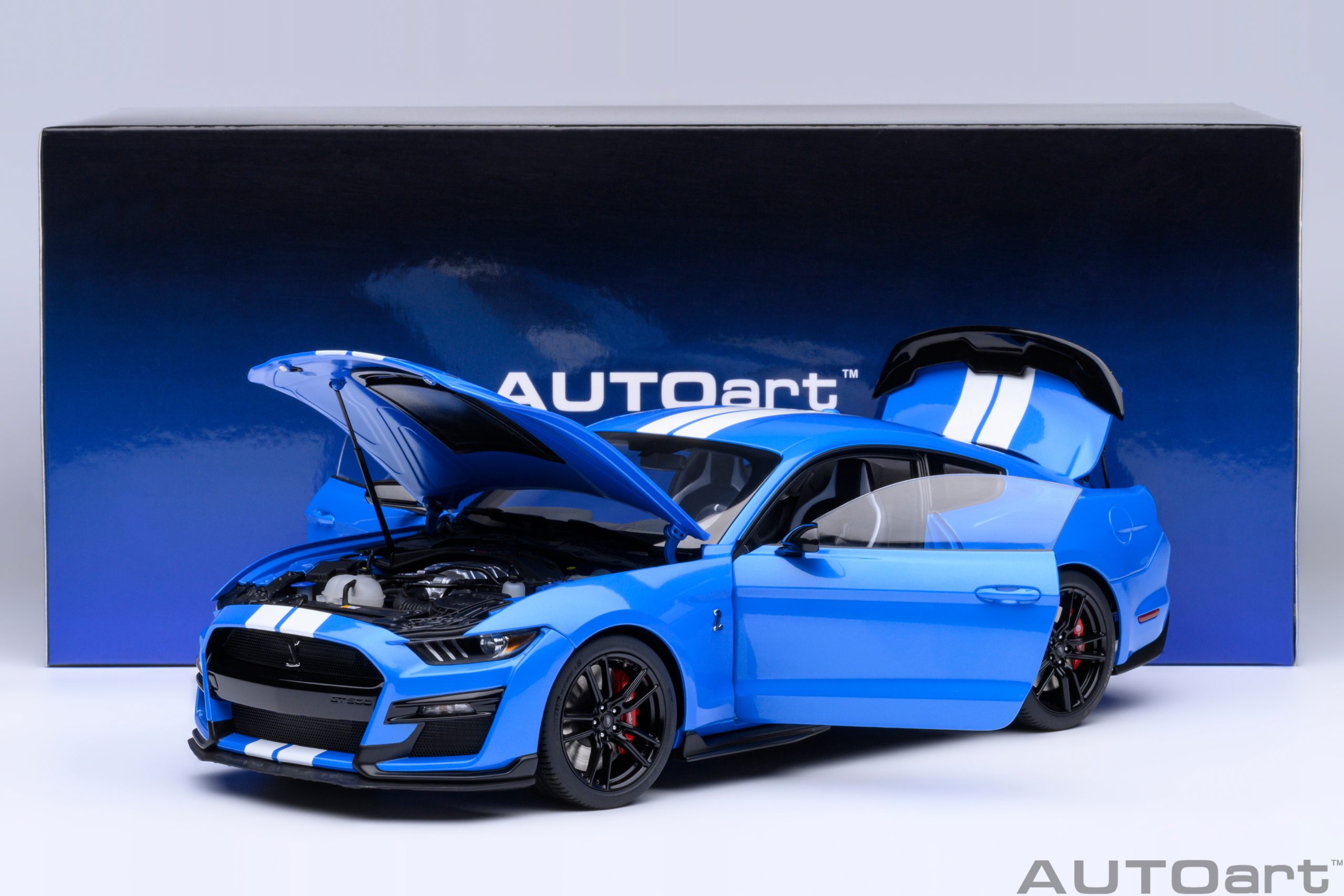 AUTOart Ford Mustang Shelby GT500 1:18 - Grabber Blue - Image 21