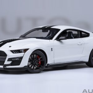 AUTOart Ford Mustang Shelby GT500 1:18 - Oxford White