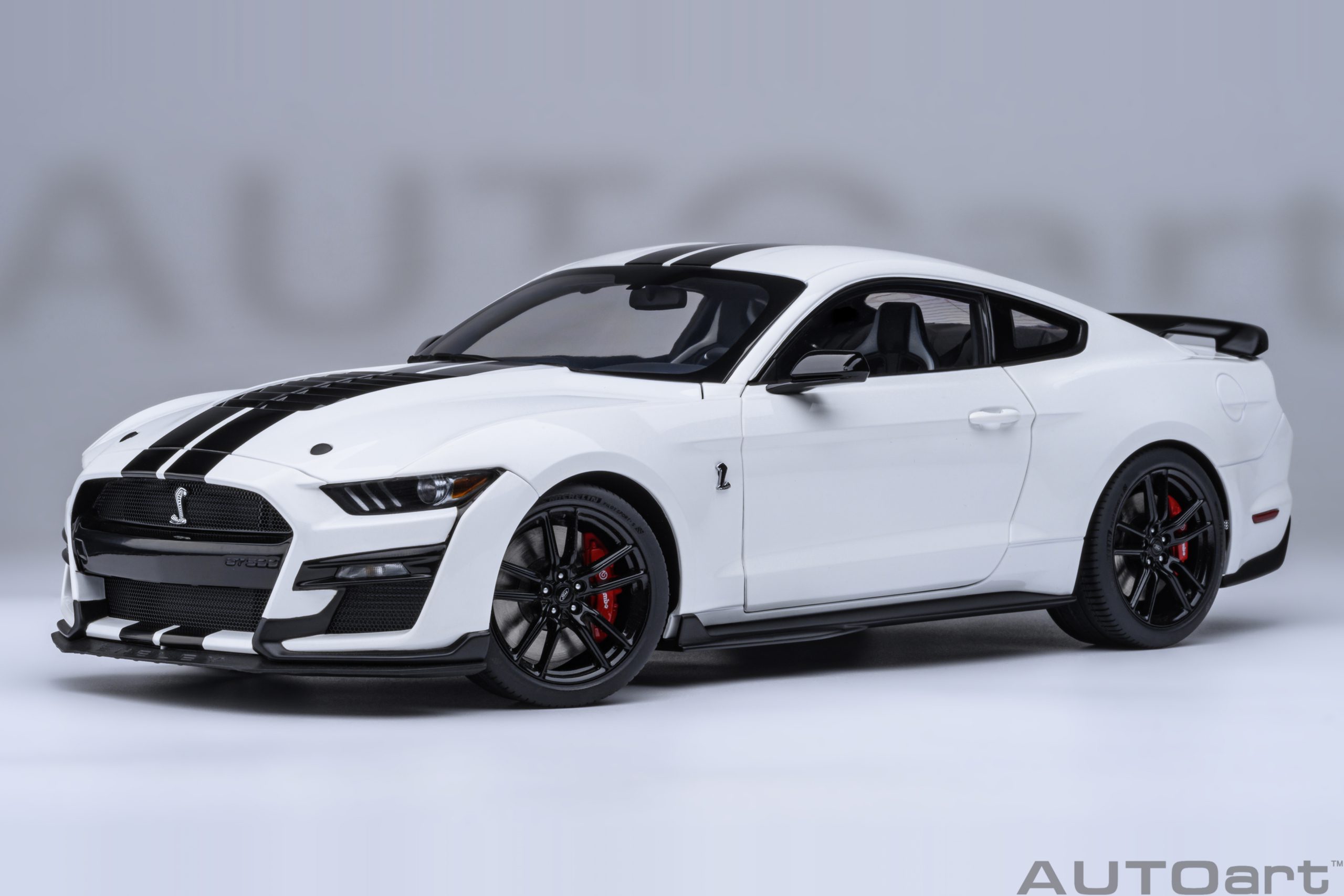 AUTOart Ford Mustang Shelby GT500 1:18 - Blanc Oxford