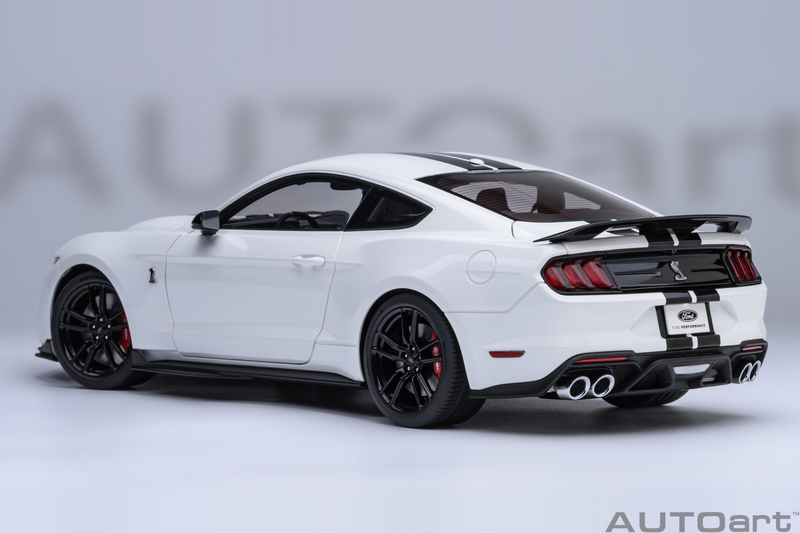 AUTOart Ford Mustang Shelby GT500 1:18 - Oxford White - Image 2