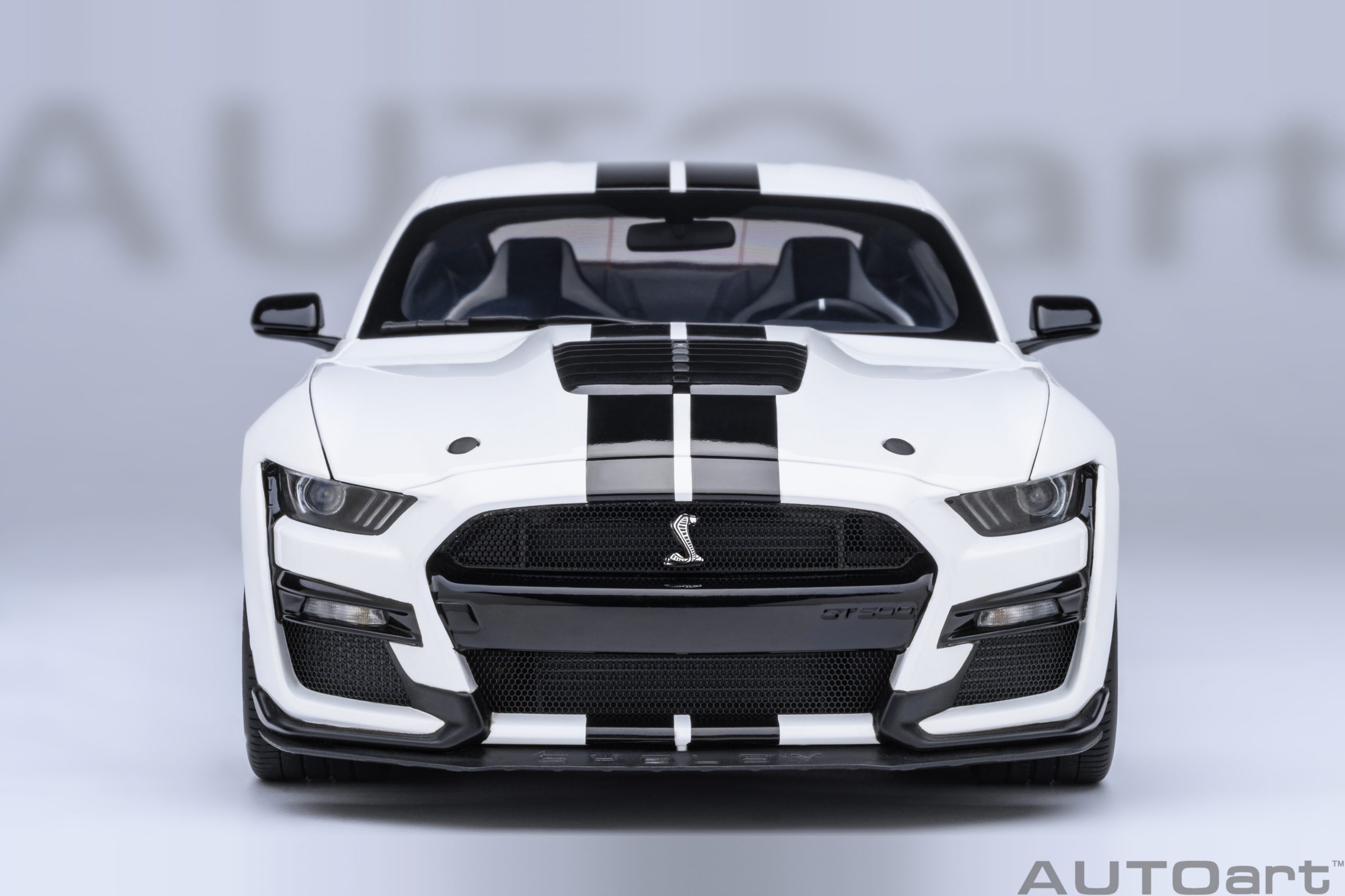 AUTOart Ford Mustang Shelby GT500 1:18 - Oxford White - Image 5