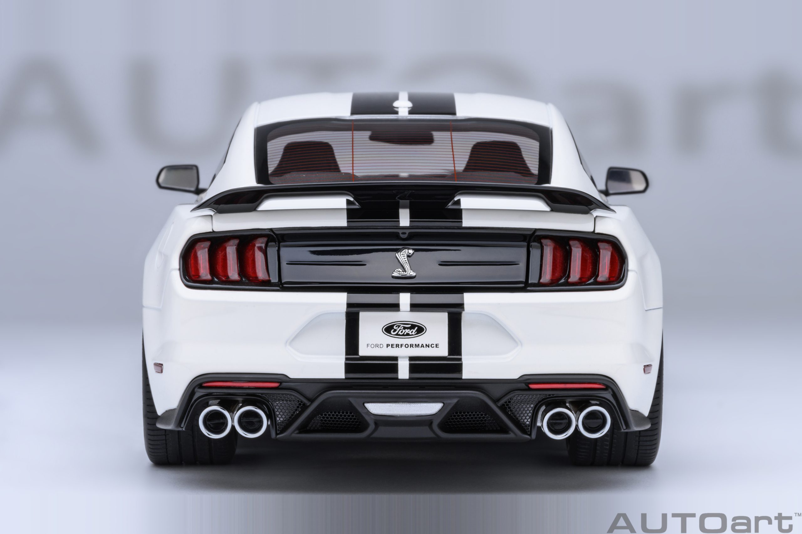AUTOart Ford Mustang Shelby GT500 1:18 - Oxford White - Image 6