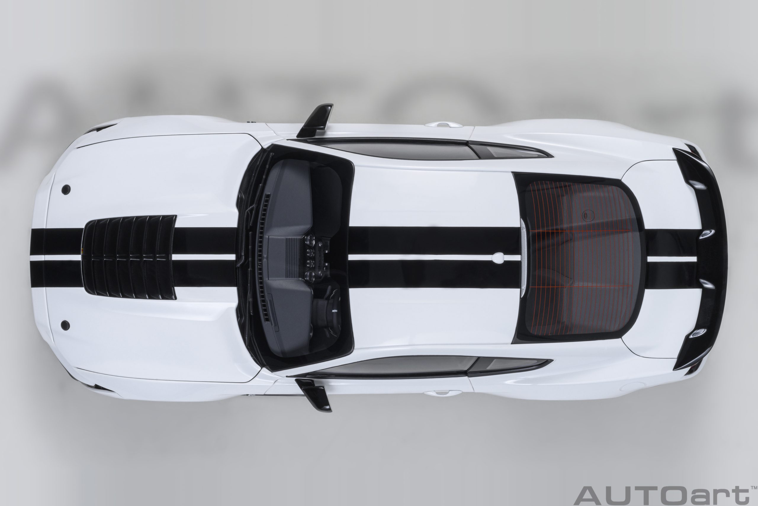 AUTOart Ford Mustang Shelby GT500 1:18 - Oxford White - Image 7