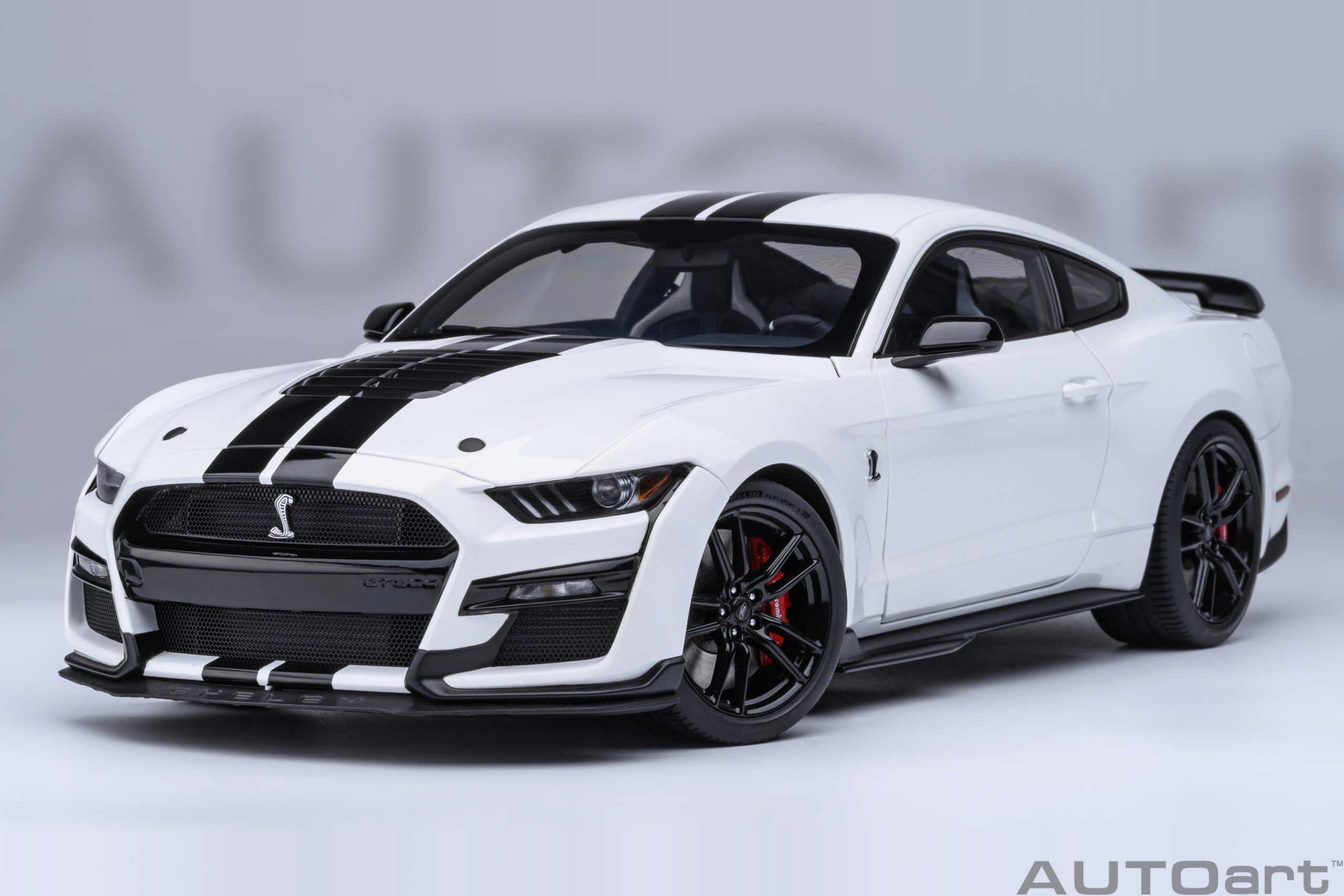 AUTOart Ford Mustang Shelby GT500 1:18 - Oxford White - Image 17