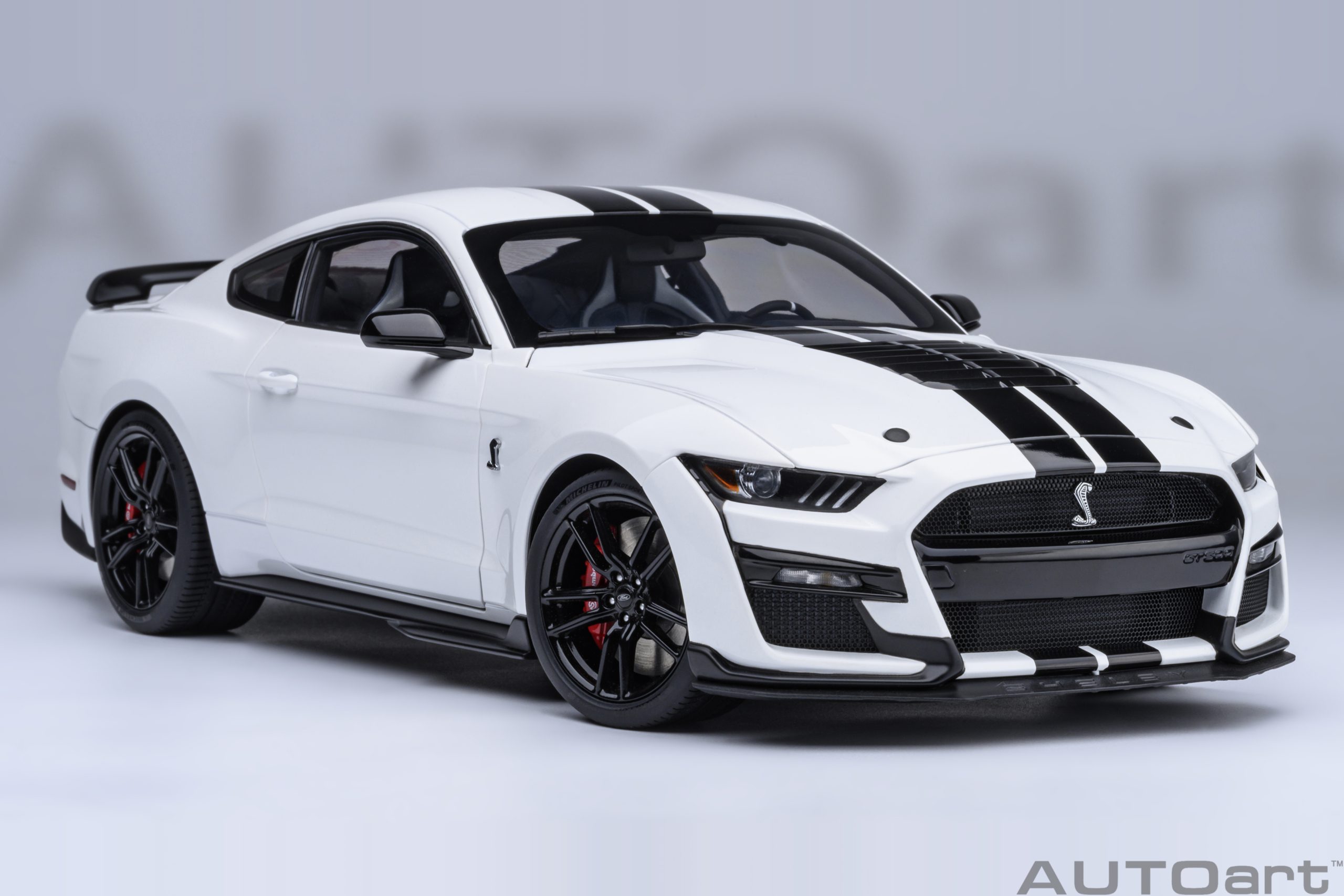 AUTOart Ford Mustang Shelby GT500 1:18 - Oxford White - Image 18