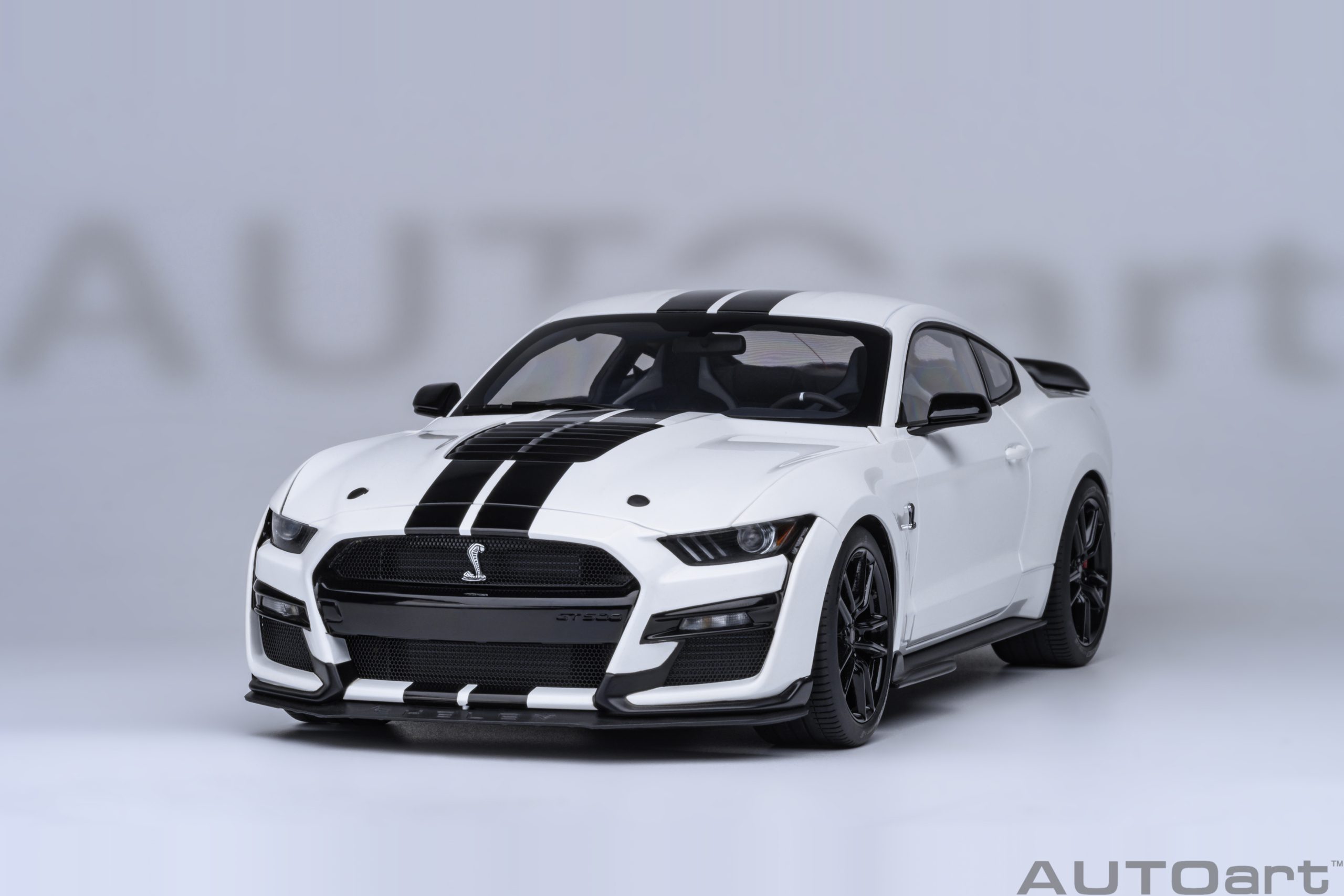 AUTOart Ford Mustang Shelby GT500 1:18 - Oxford White - Image 19