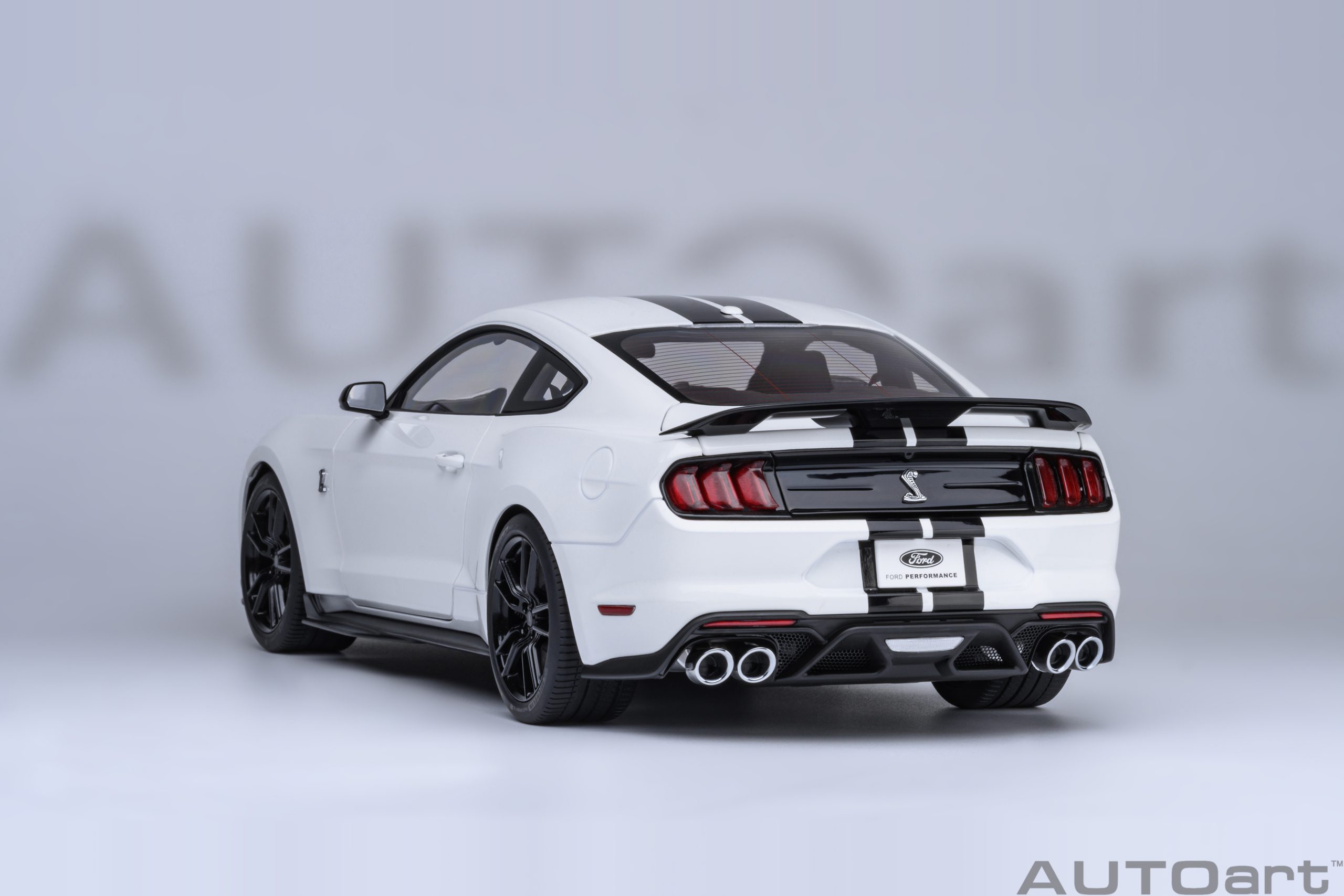 AUTOart Ford Mustang Shelby GT500 1:18 - Oxford White - Image 20