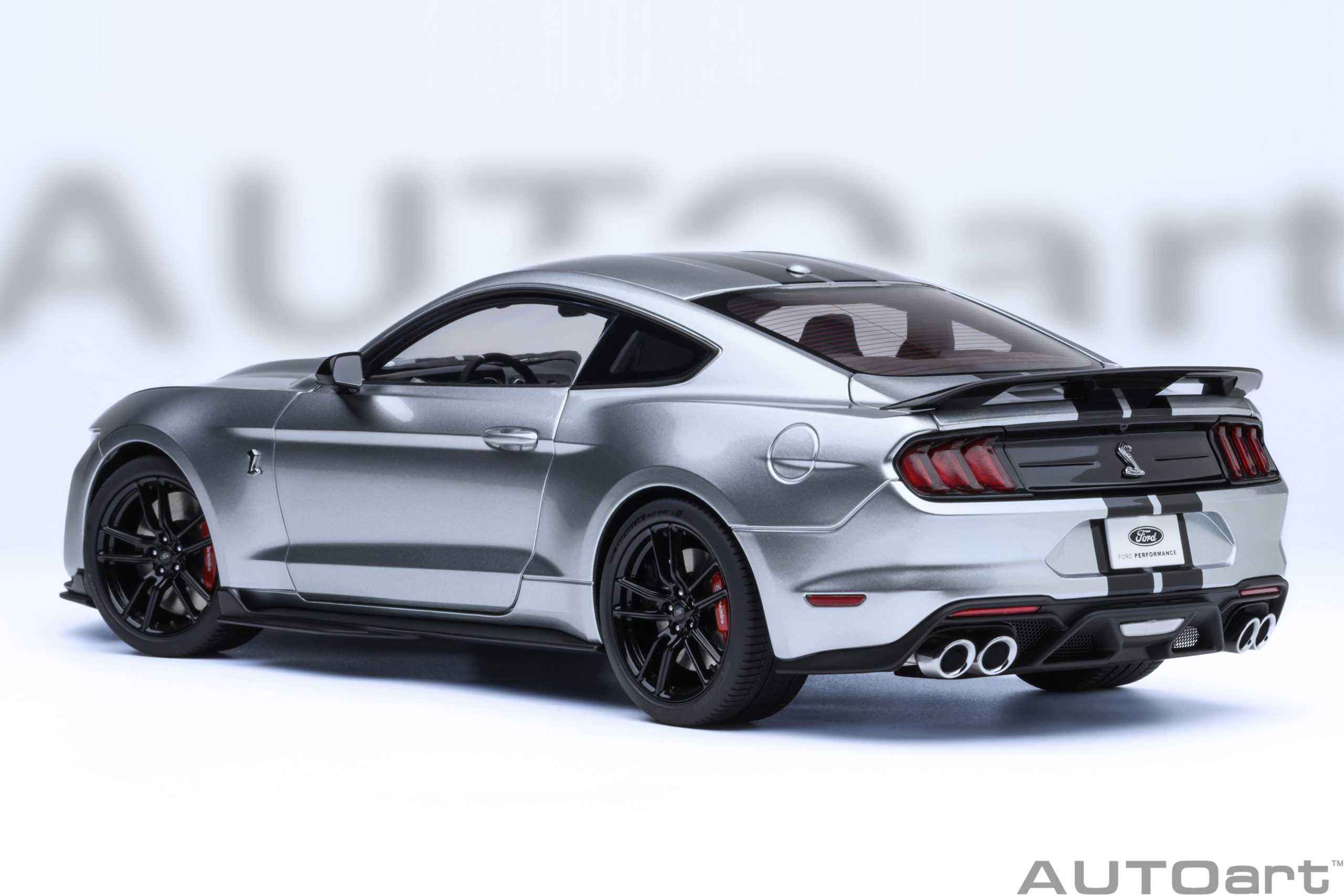 AUTOart Ford Mustang Shelby GT500 1:18 - Iconic Silver - Image 2