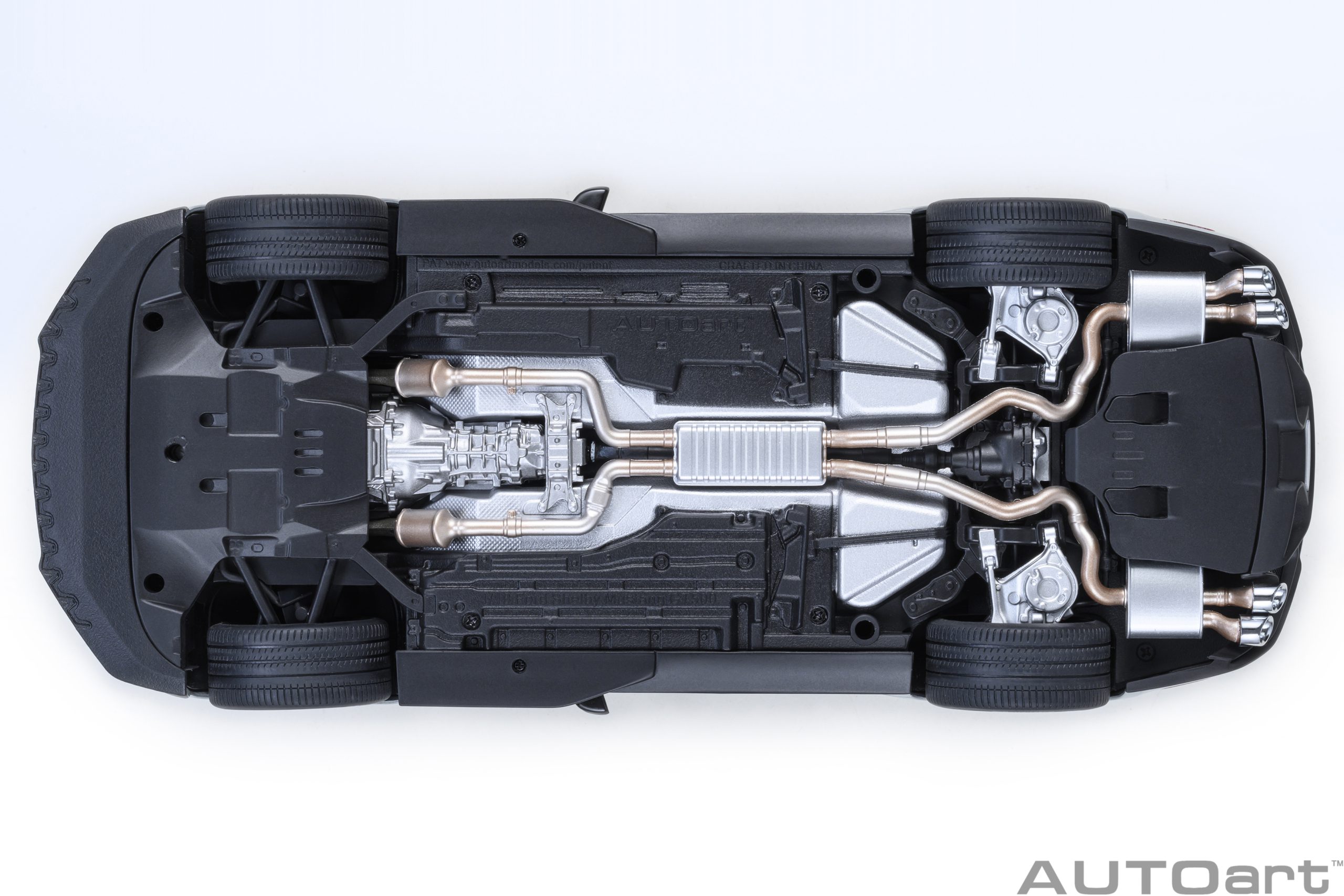 AUTOart Ford Mustang Shelby GT500 1:18 - Iconic Silver - Image 7