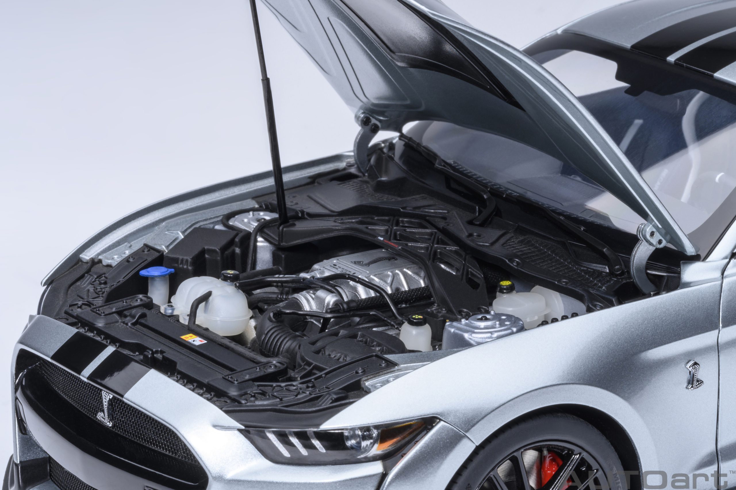 AUTOart Ford Mustang Shelby GT500 1:18 - Iconic Silver - Image 10