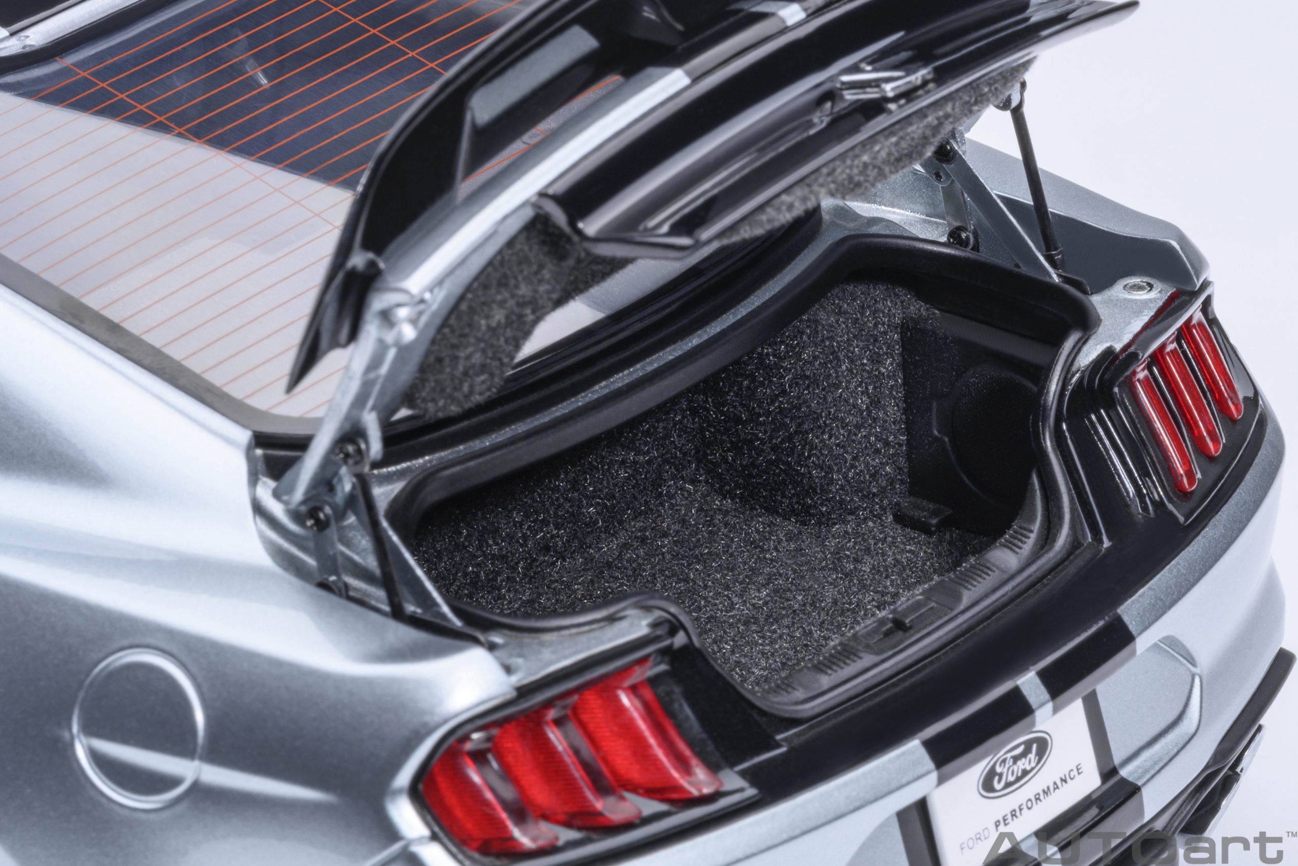 AUTOart Ford Mustang Shelby GT500 1:18 - Iconic Silver - Image 14