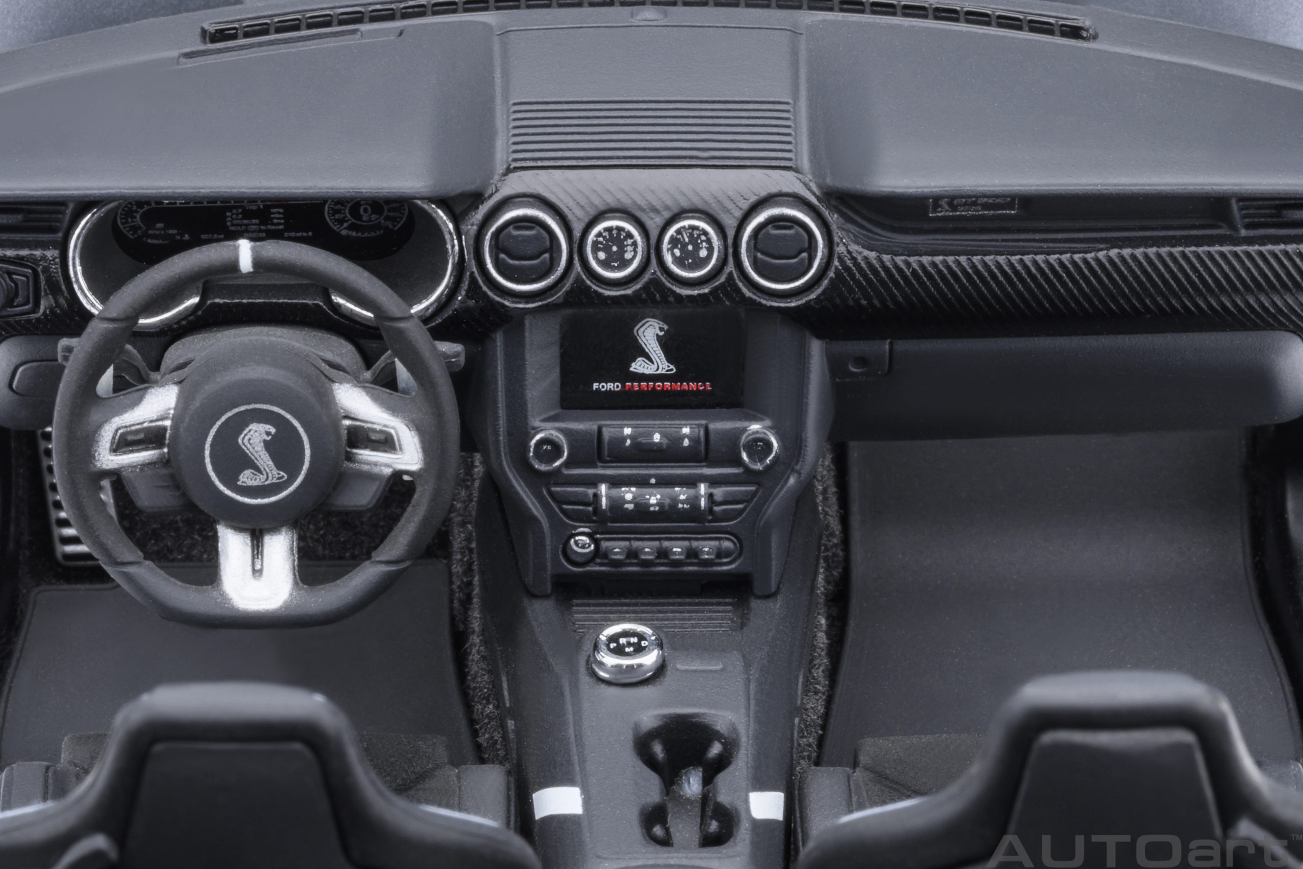 AUTOart Ford Mustang Shelby GT500 1:18 - Iconic Silver - Image 13