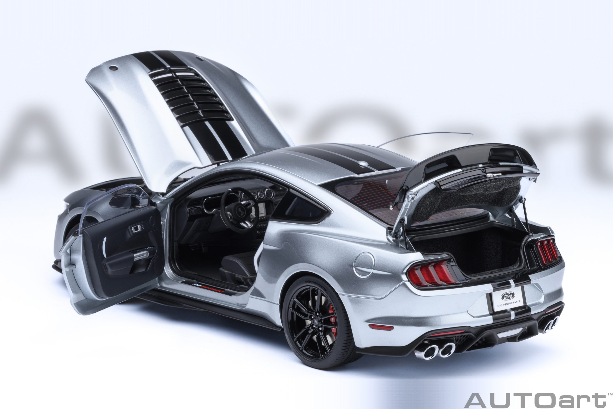 AUTOart Ford Mustang Shelby GT500 1:18 - Iconic Silver - Image 17