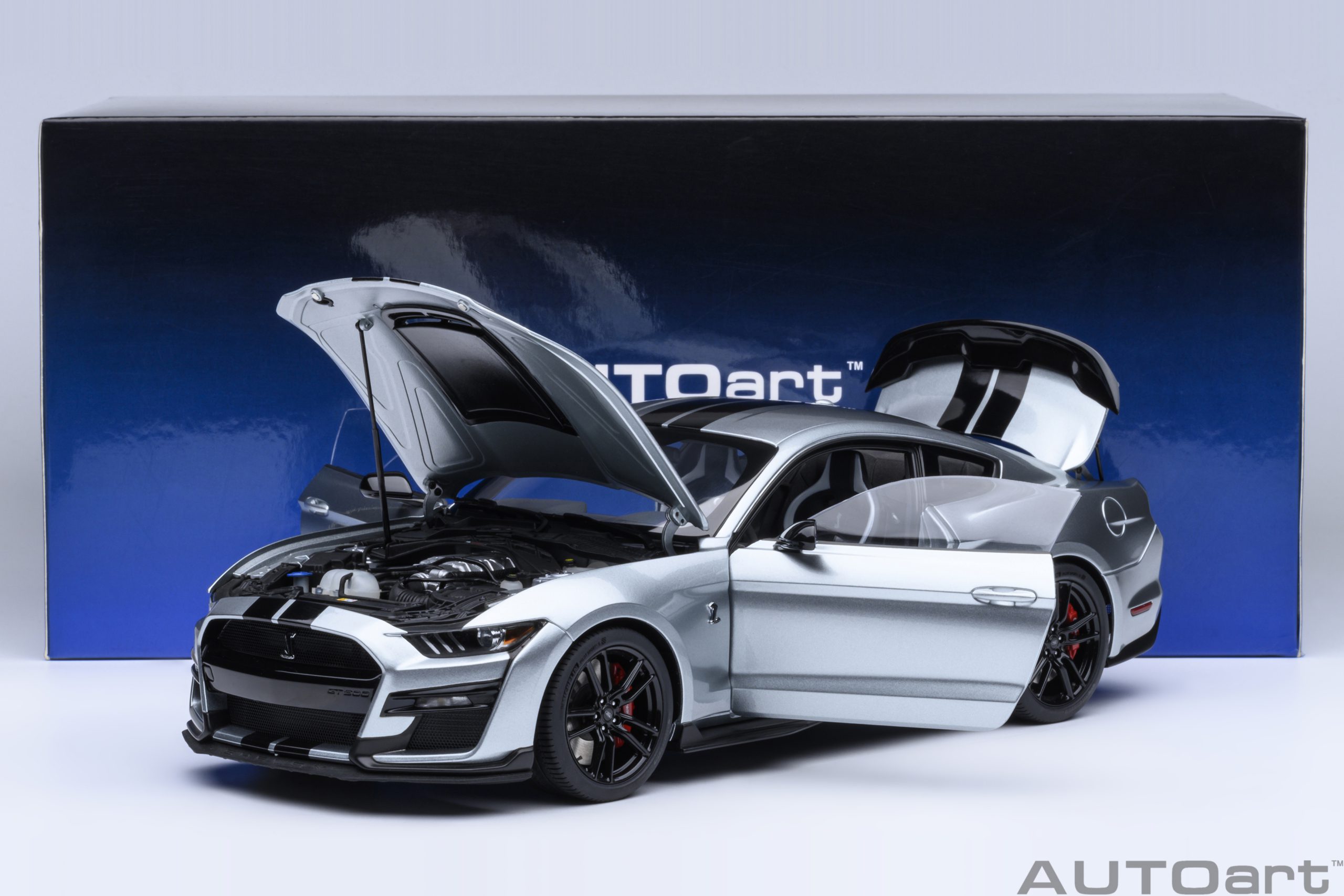 AUTOart Ford Mustang Shelby GT500 1:18 - Iconic Silver - Image 21