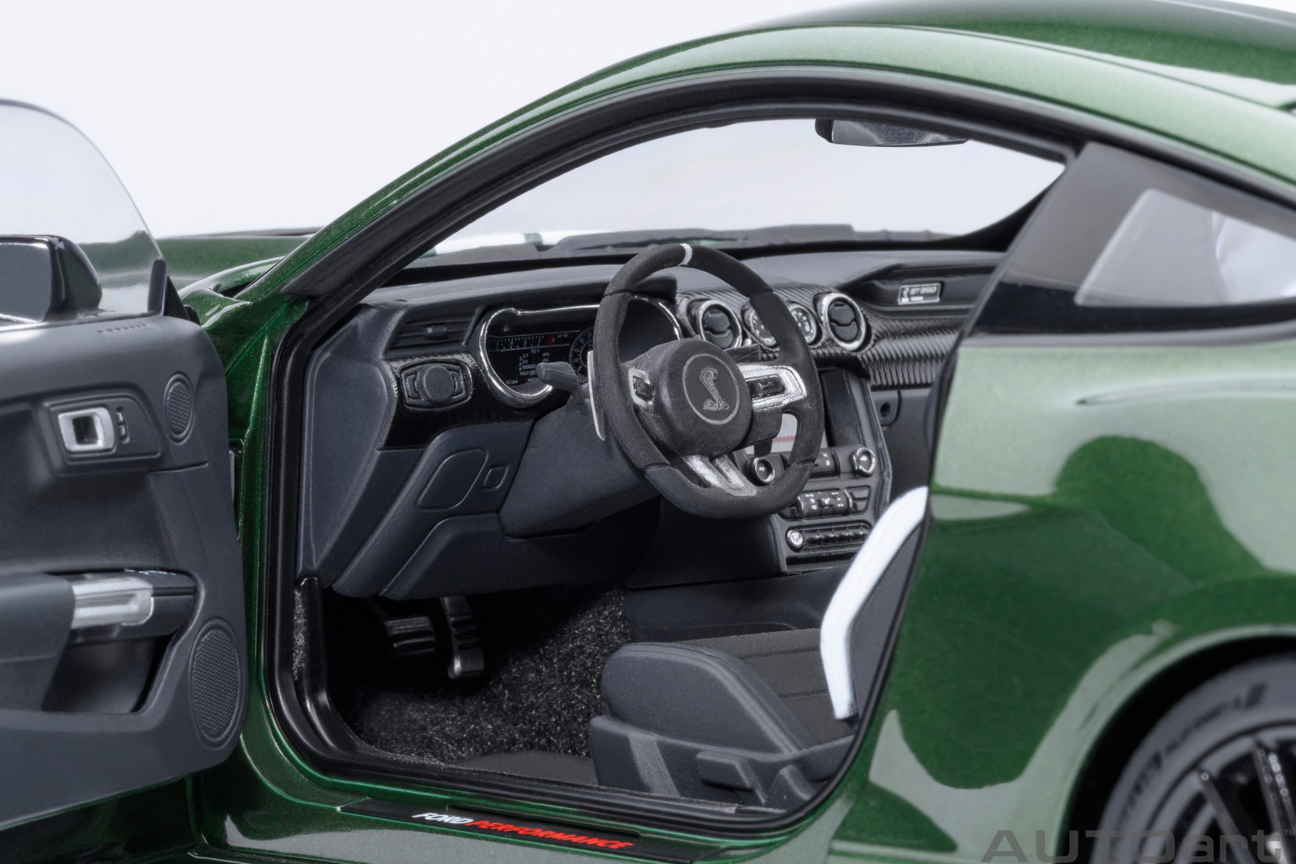 AUTOart Ford Mustang Shelby GT500 1:18 - Eruption Green - Image 9