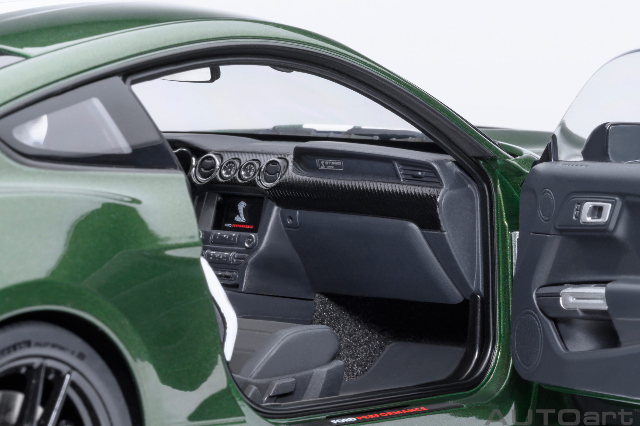 AUTOart Ford Mustang Shelby GT500 1:18 - Eruption Green - Image 10