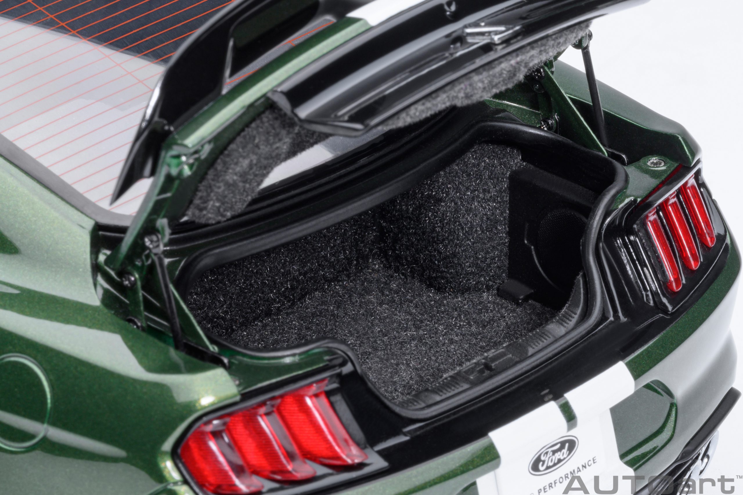 AUTOart Ford Mustang Shelby GT500 1:18 - Eruption Green - Image 13