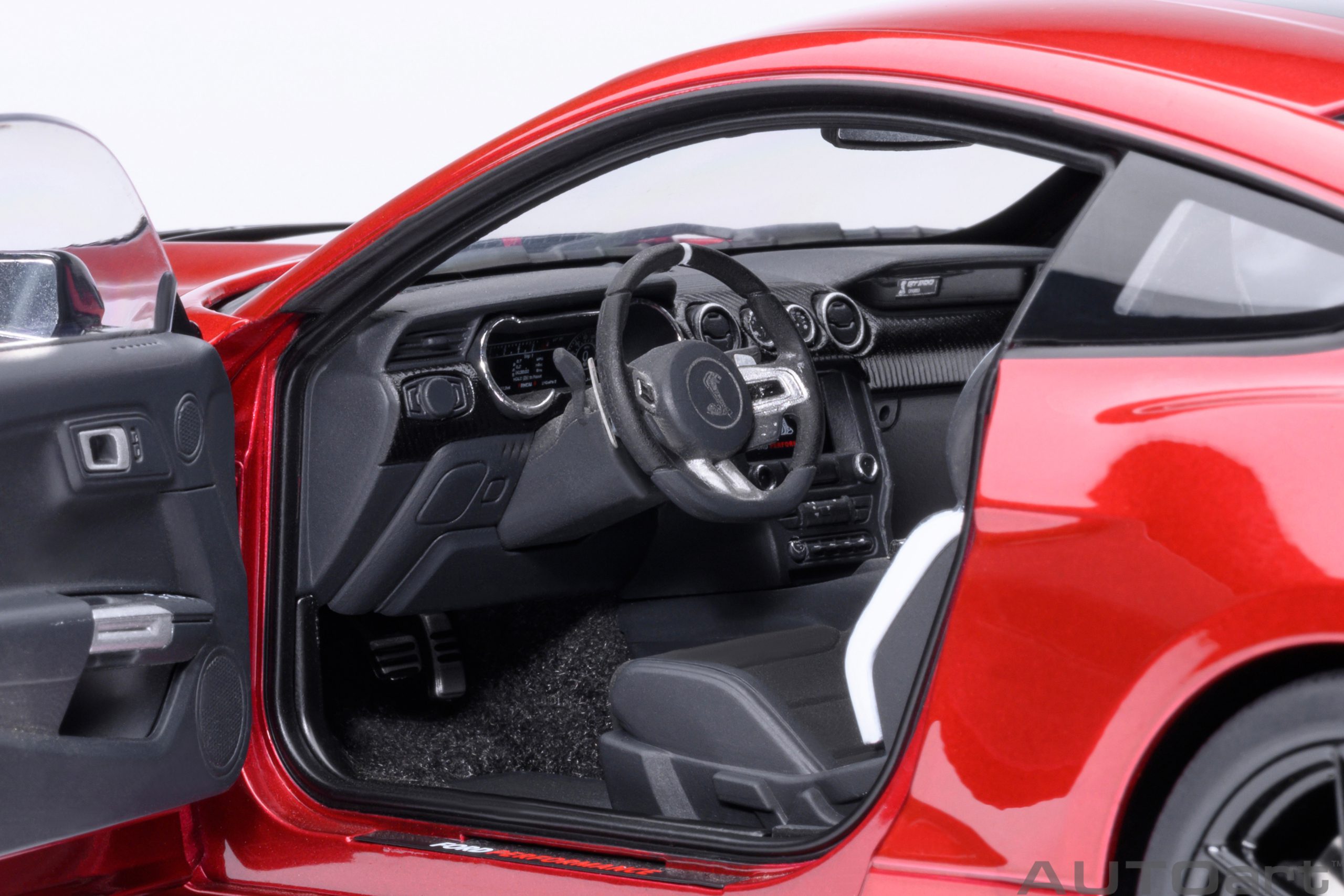 AUTOart Ford Mustang Shelby GT500 1:18 - Rapid Red - Image 9