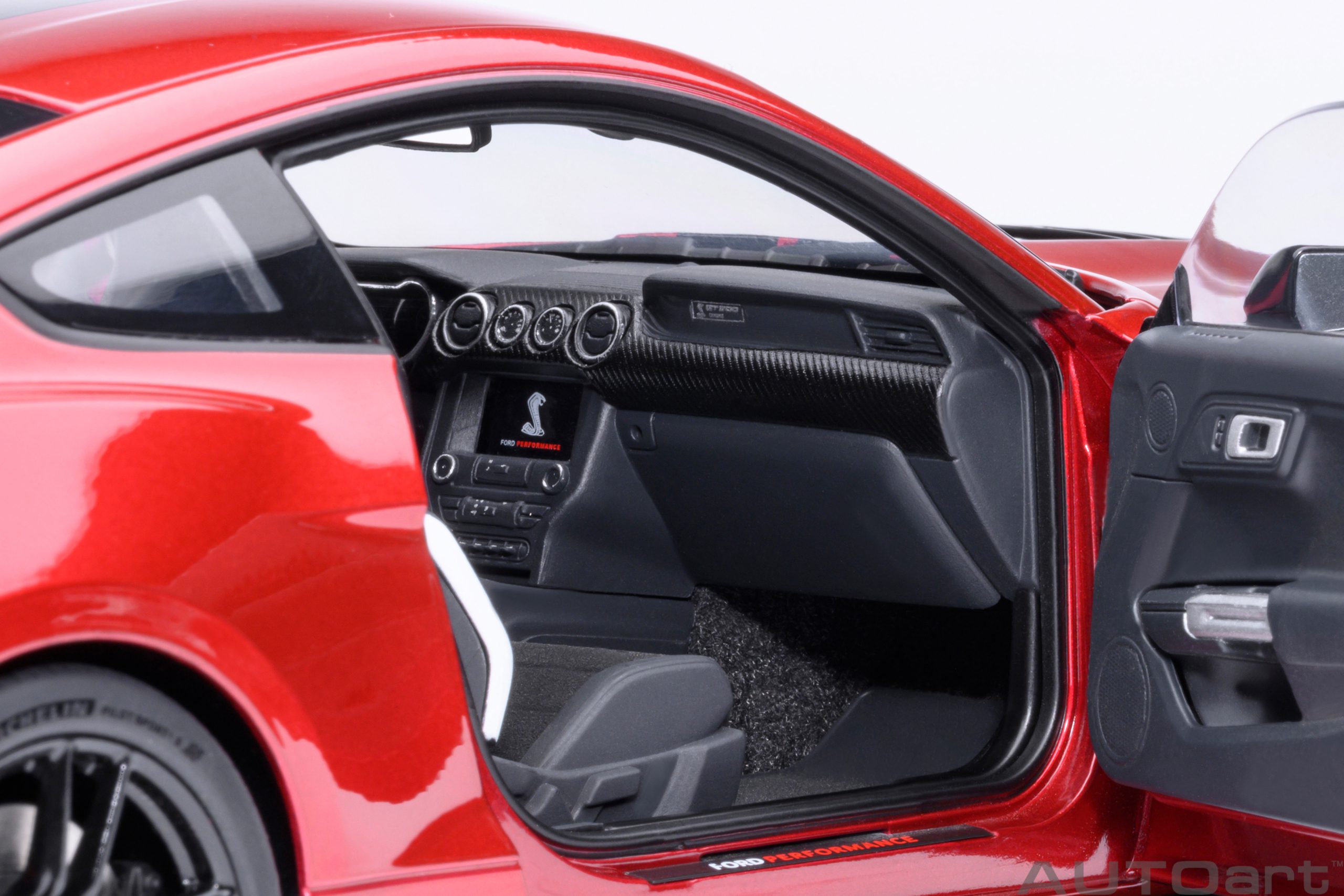 AUTOart Ford Mustang Shelby GT500 1:18 - Rapid Red - Image 10