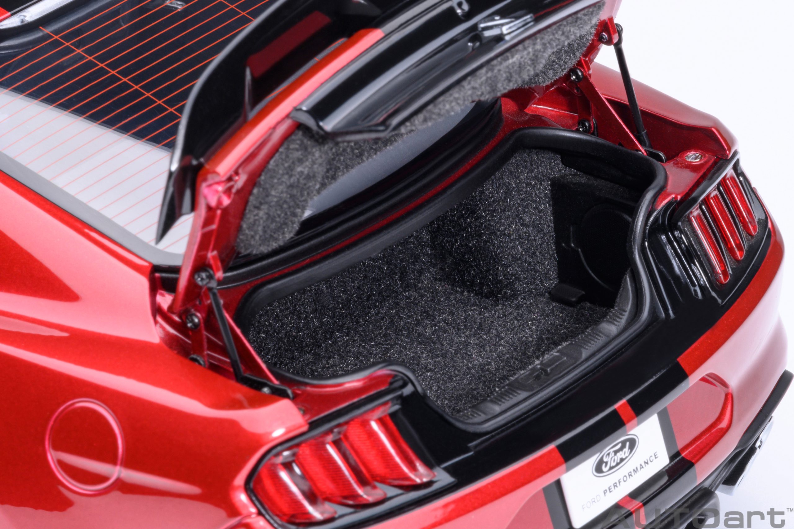 AUTOart Ford Mustang Shelby GT500 1:18 - Rapid Red - Image 13