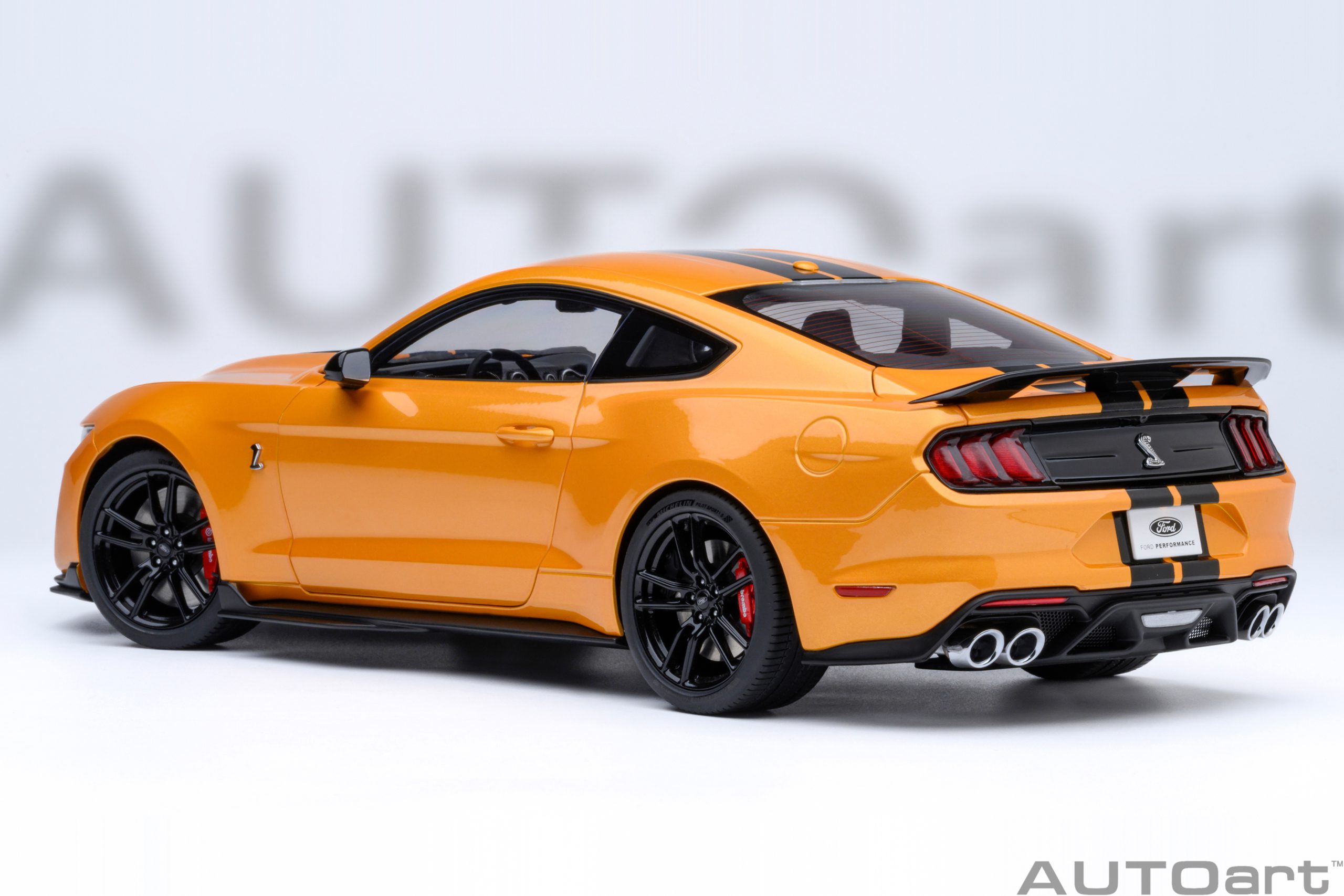 AUTOart Ford Mustang Shelby GT500 1:18 - Cyber Orange - Image 2
