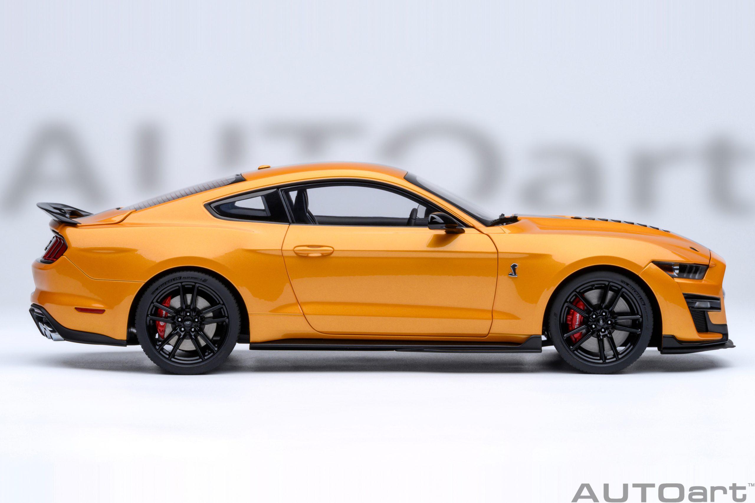AUTOart Ford Mustang Shelby GT500 1:18 - Cyber Orange - Image 4